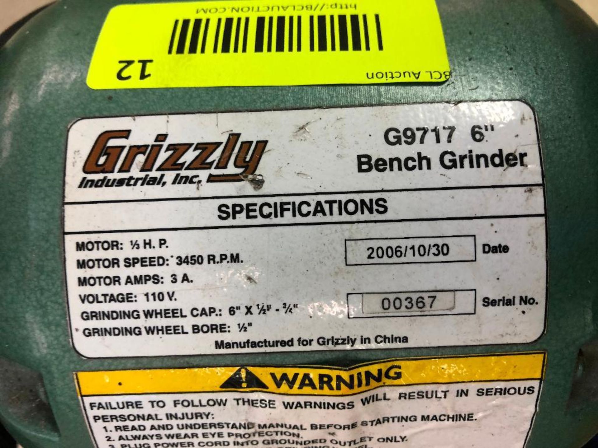 DESCRIPTION: GRIZZLY 6" BENCH GRINDER W/ PEDESTAL BASE. BRAND / MODEL: GRIZZLY G9717 ADDITIONAL INFO - Image 3 of 3