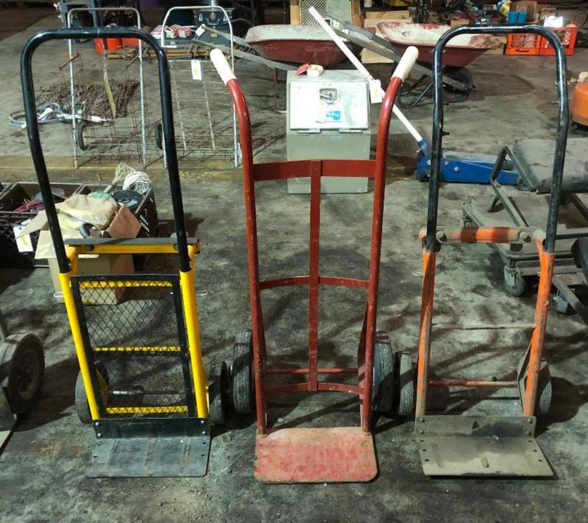 DESCRIPTION (3) 2-WHEEL HAND TRUCKS THIS LOT IS SOLD BY THE PIECE QUANTITY: X BID 3