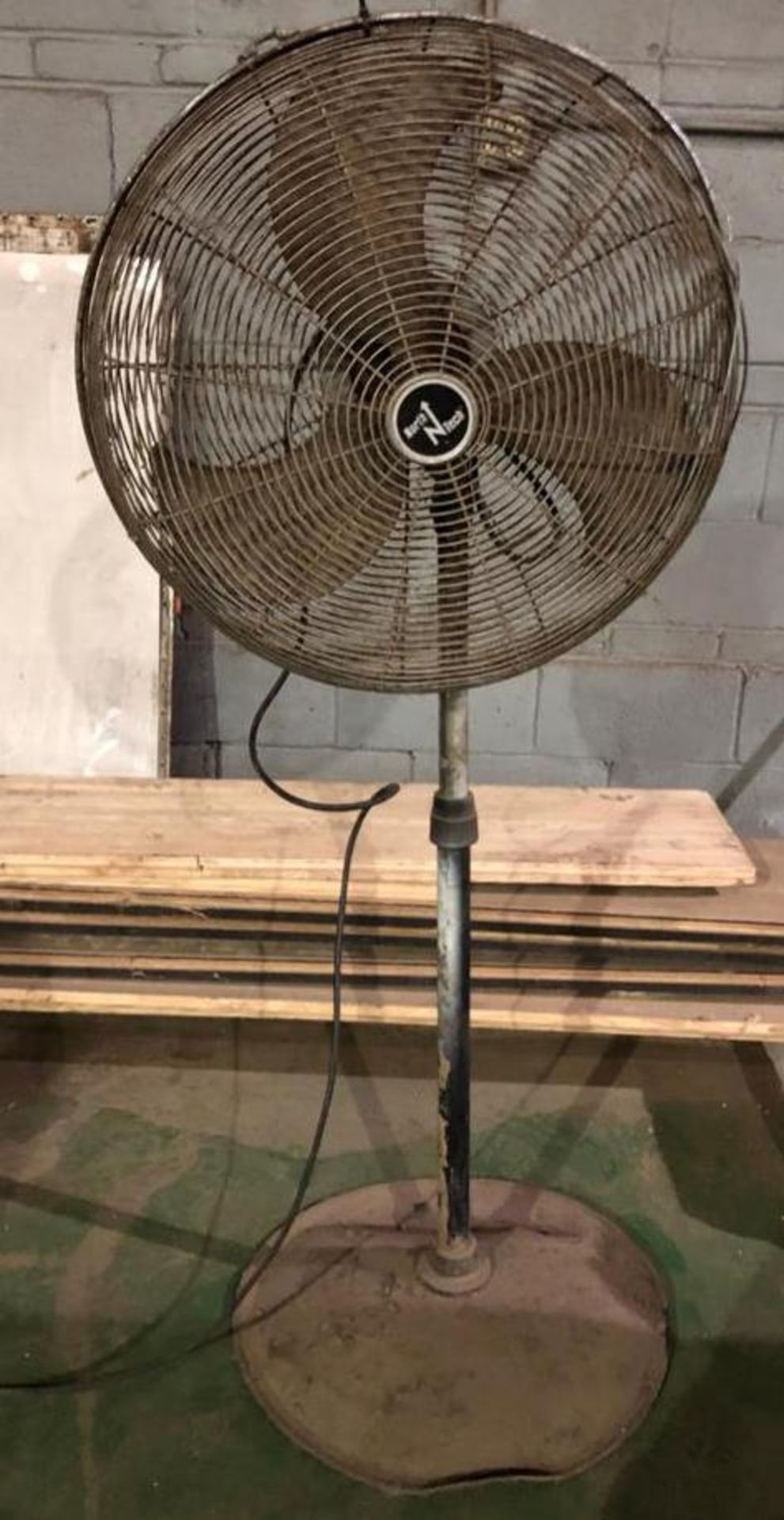 DESCRIPTION: 22 IN INDUSTRIAL FAN LOCATION: WAREHOUSE QTY: 1