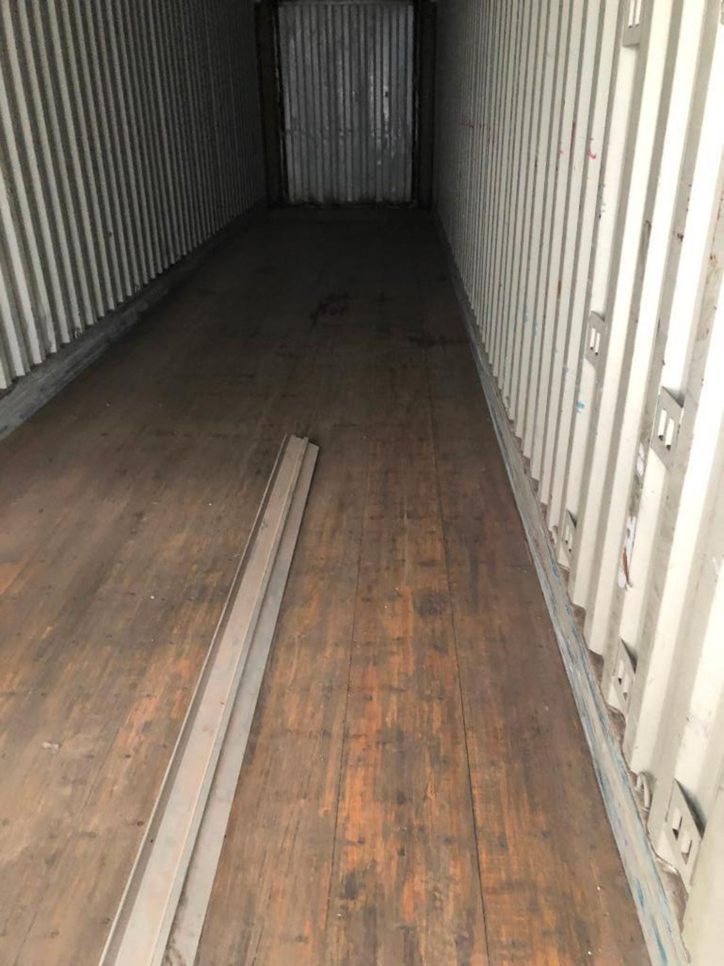 DESCRIPTION 53' SHIPPING CONTAINER ADDITIONAL INFO SEE PHOTOS FOR MORE DETAIL QUANTITY: X BID 1 - Image 7 of 10