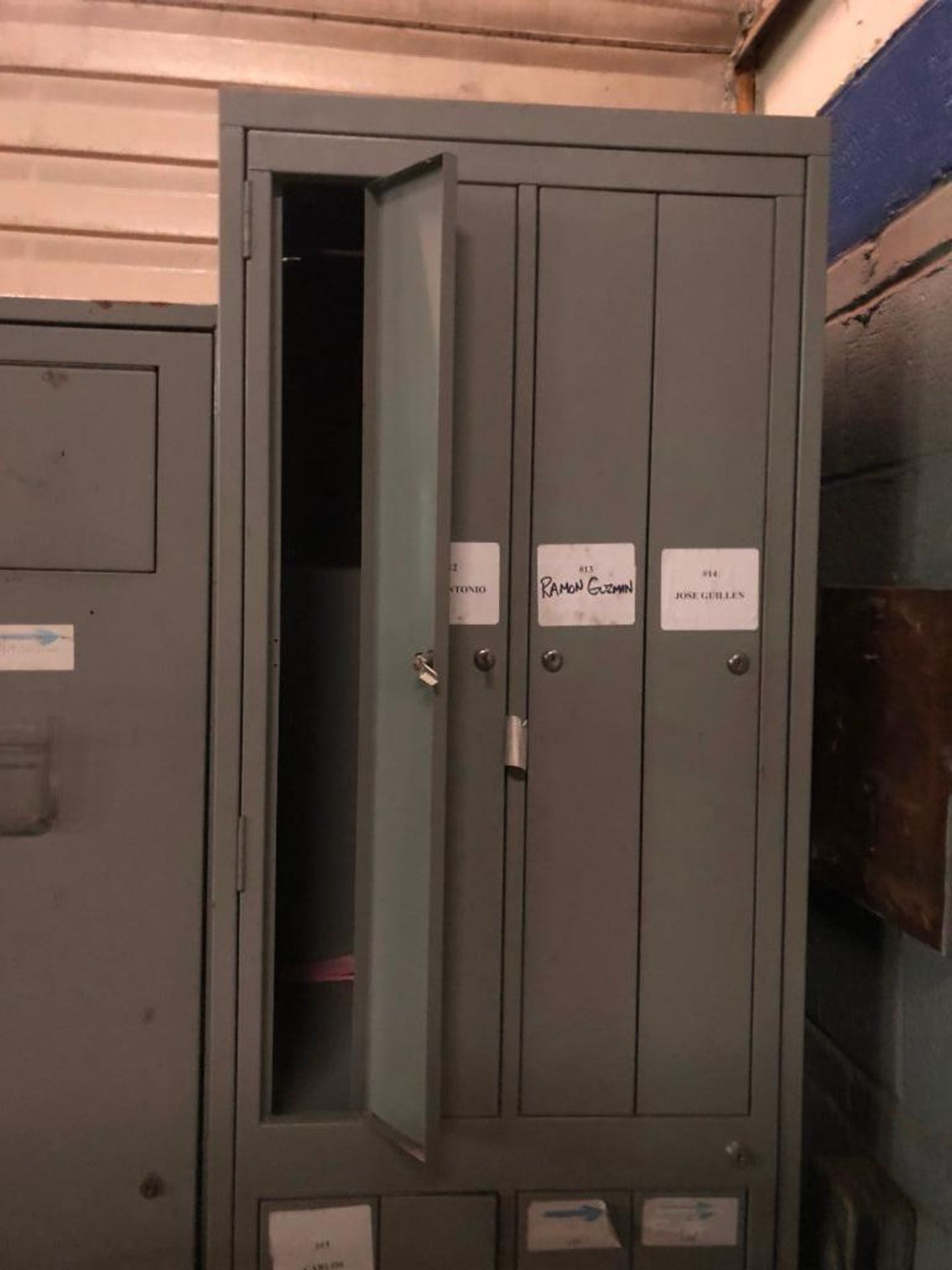 DESCRIPTION LOCKER SYSTEM WITH (2) LAUNDRY SECTIONS SIZE 82" THIS LOT IS ONE MONEY QUANTITY: X BID 1 - Image 2 of 3
