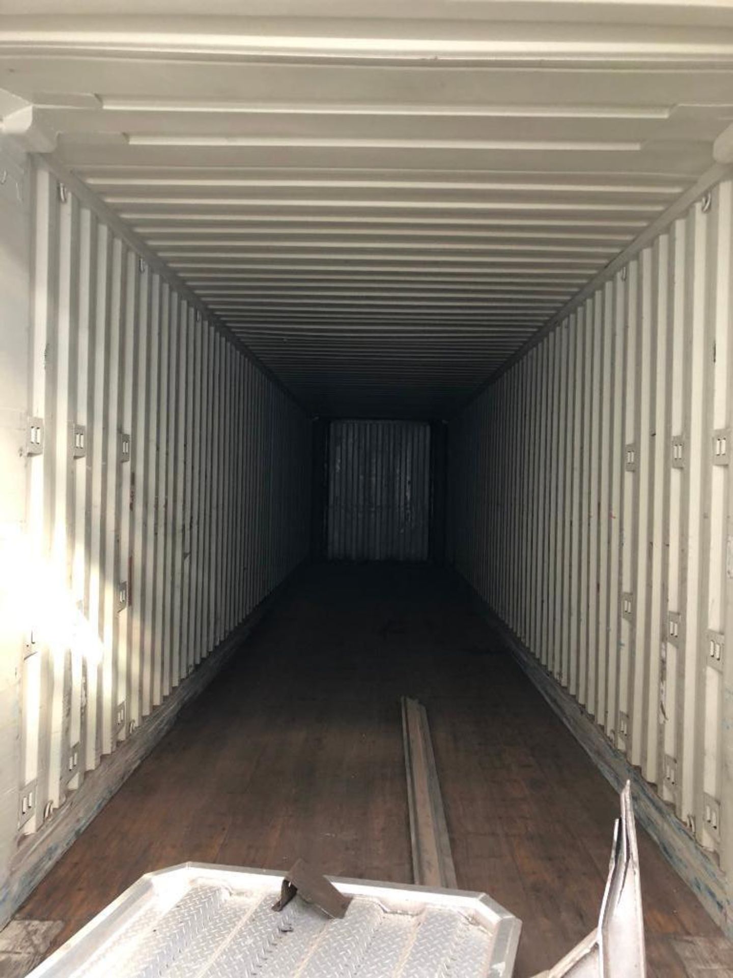 DESCRIPTION 53' SHIPPING CONTAINER ADDITIONAL INFO SEE PHOTOS FOR MORE DETAIL QUANTITY: X BID 1 - Image 6 of 10