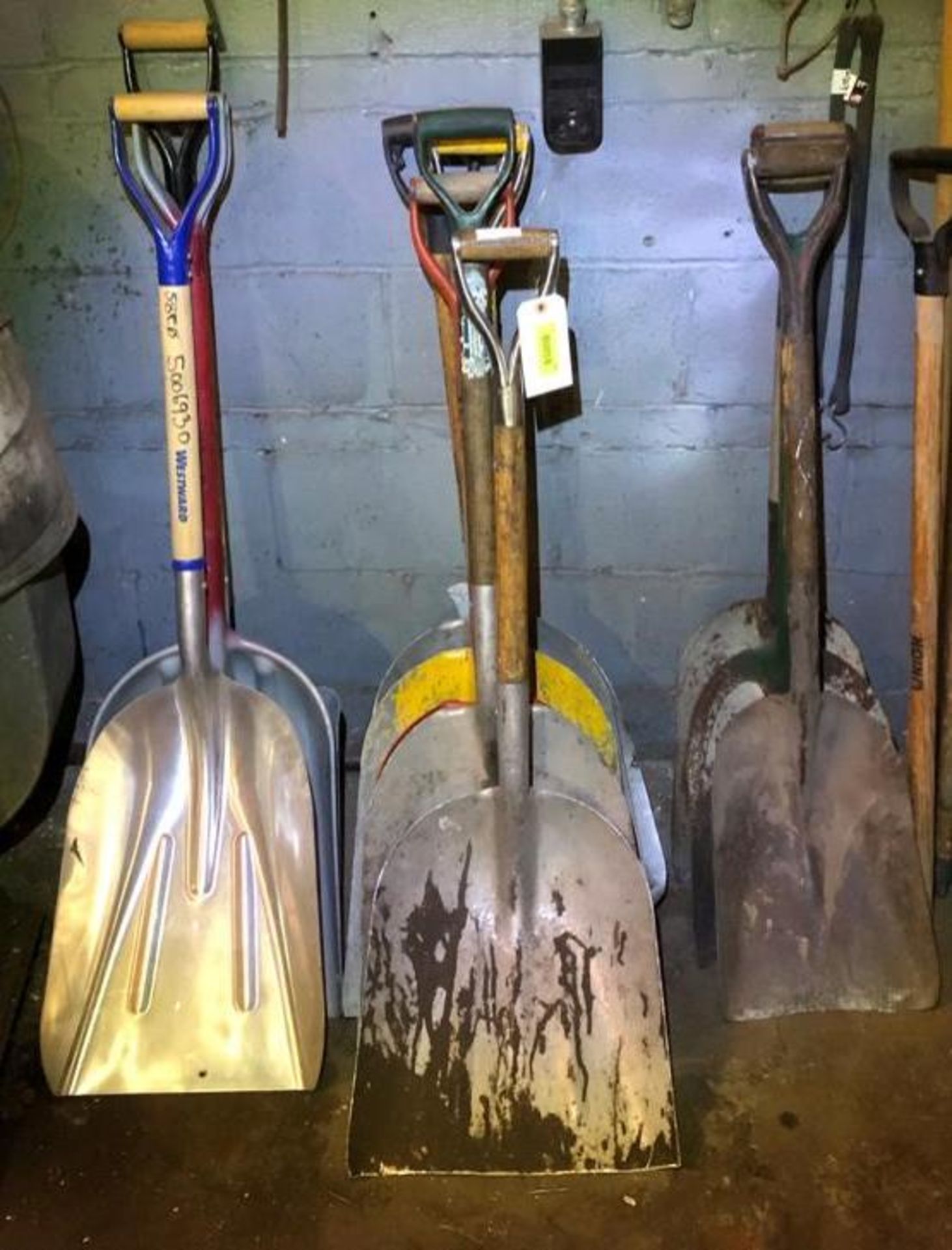 DESCRIPTION: (12) ASSORTED SHOVELS AS SHOWN LOCATION: WAREHOUSE THIS LOT IS: SOLD BY THE PIECE QTY: