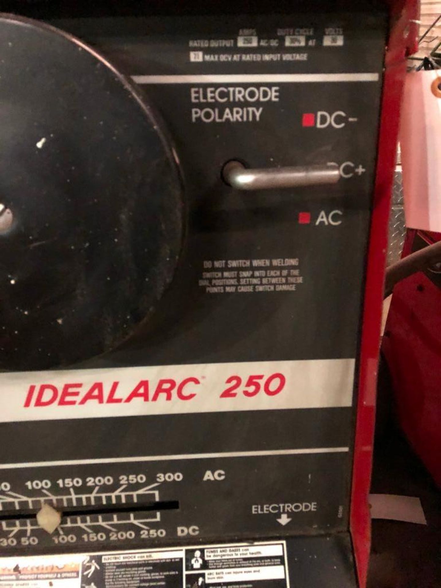 DESCRIPTION ARC WELDER BRAND/MODEL LINCOLN IDEALARC 250 ADDITIONAL INFO 230V/208V, 1 PHASE QUANTITY: - Image 2 of 5