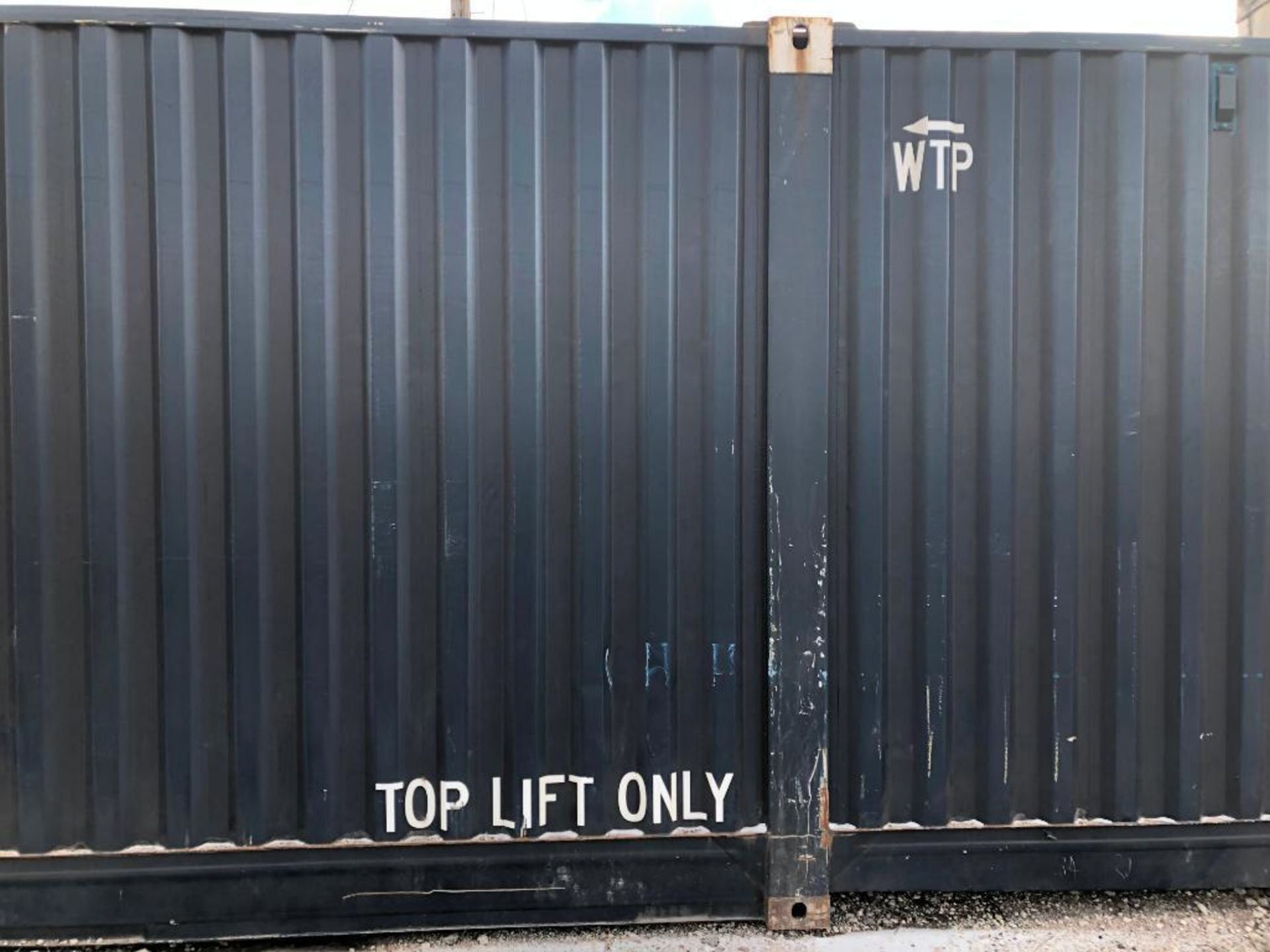 DESCRIPTION 53' SHIPPING CONTAINER ADDITIONAL INFO SEE PHOTOS FOR MORE DETAIL QUANTITY: X BID 1 - Image 9 of 10
