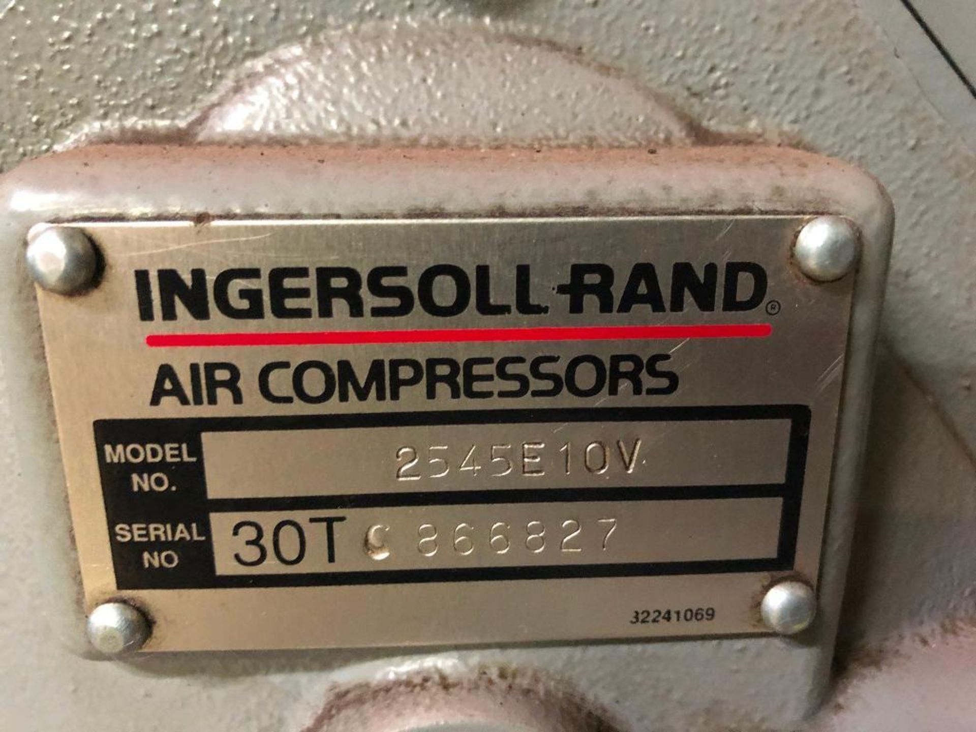 DESCRIPTION: INGERSOLL RAND T30 2 STAGE ELECTRIC AIR COMPRESSOR BRAND / MODEL: INGERSOLL-RAND T30 25 - Image 3 of 4