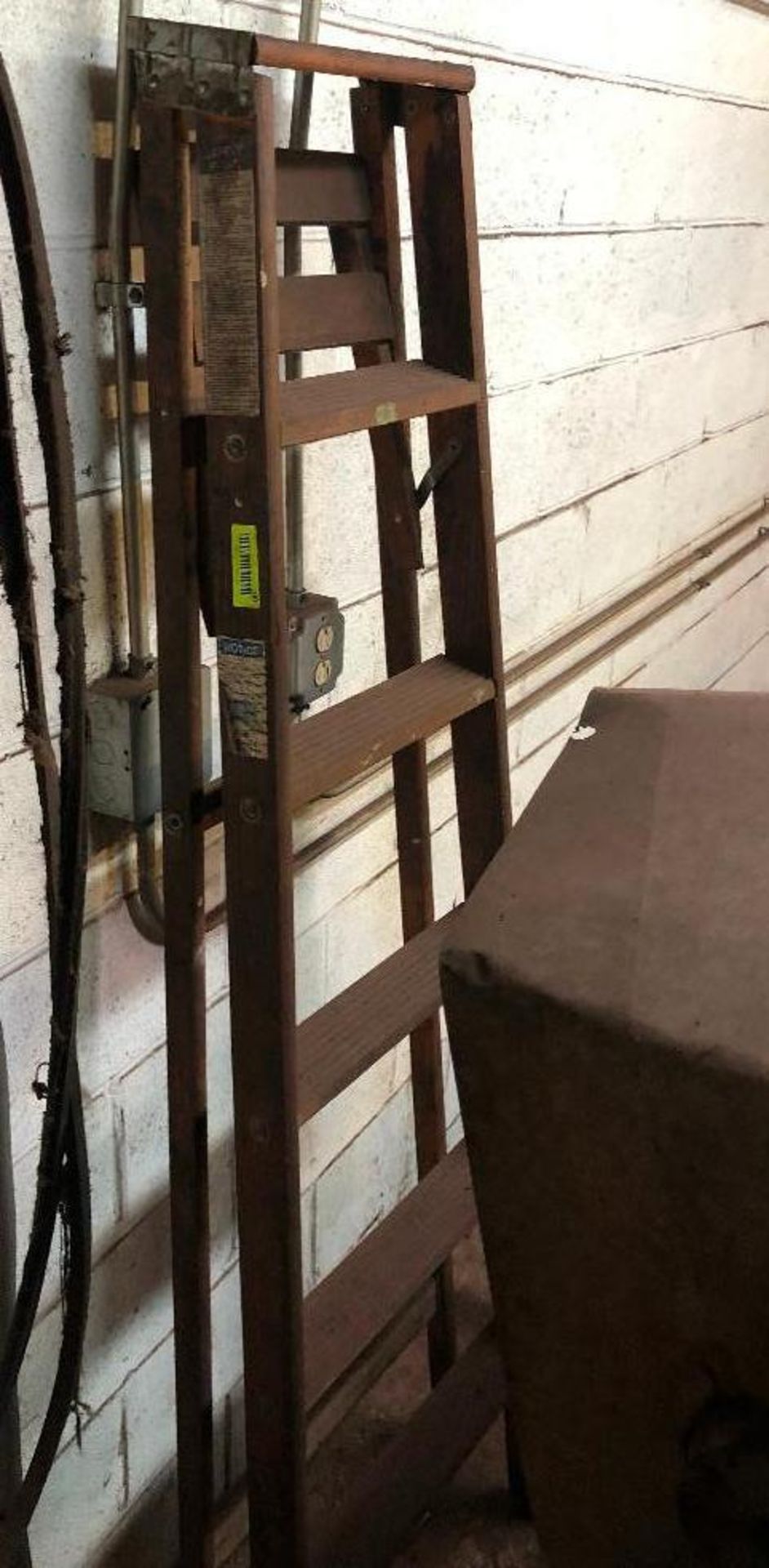 DESCRIPTION: 6' WOODEN LADDER ADDITIONAL INFORMATION: 200 LB. CAPACITY SIZE: 6' LOCATION: WAREHOUSE