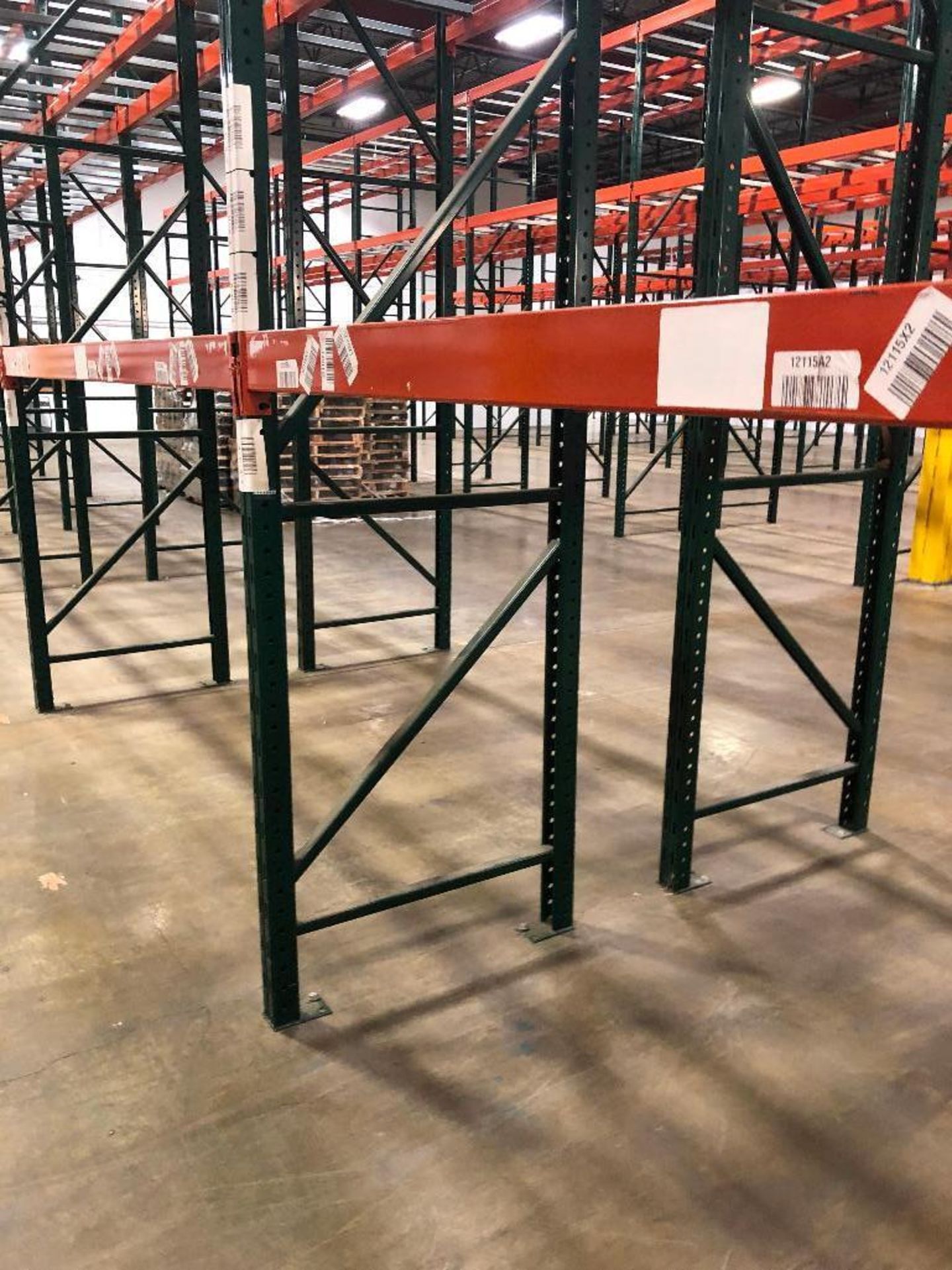 DESCRIPTION: (16) SECTIONS OF 9' X 3' X 15' PALLET RACKING ADDITIONAL INFORMATION: W/ (18) UPRIGHTS, - Bild 6 aus 7