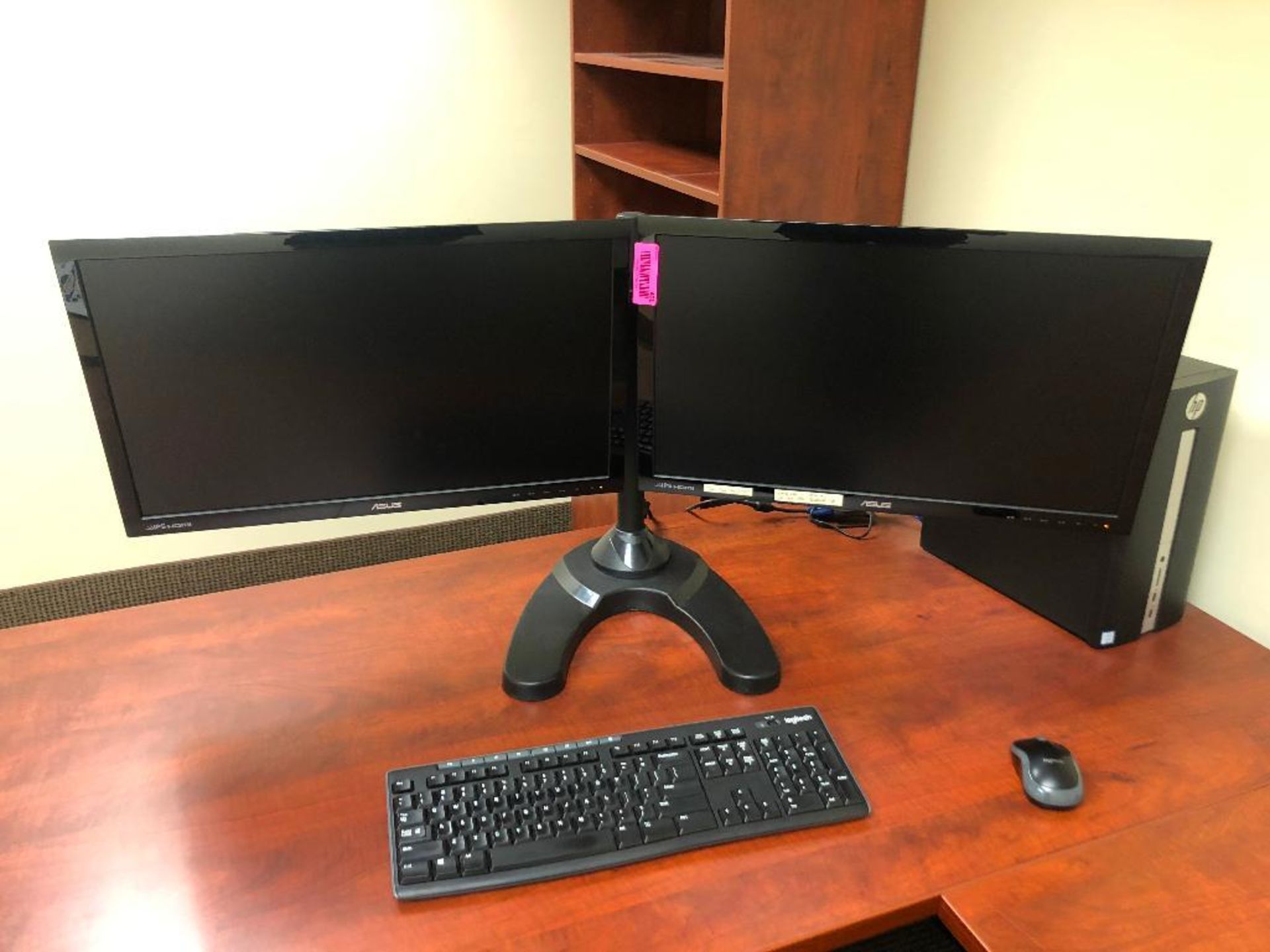 DESCRIPTION: HP PAVILION DESKTOP WITH (2) PC. MOUNTED MONITOR SETUP BRAND / MODEL: HP ADDITIONAL INF