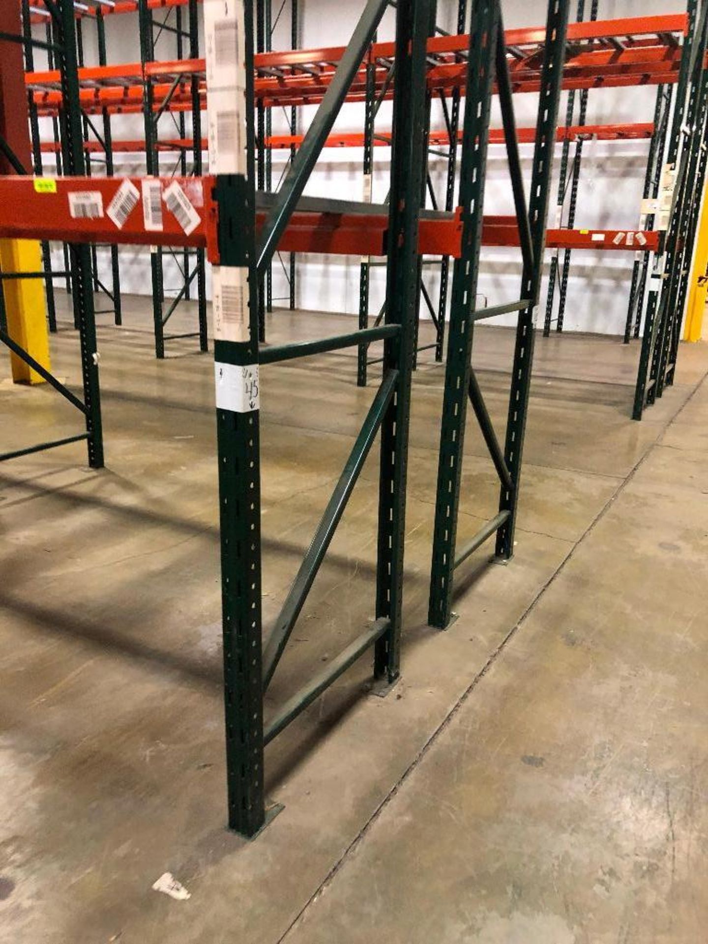 DESCRIPTION: (16) SECTIONS OF 9' X 3' X 15' PALLET RACKING ADDITIONAL INFORMATION: W/ (18) UPRIGHTS, - Bild 4 aus 5