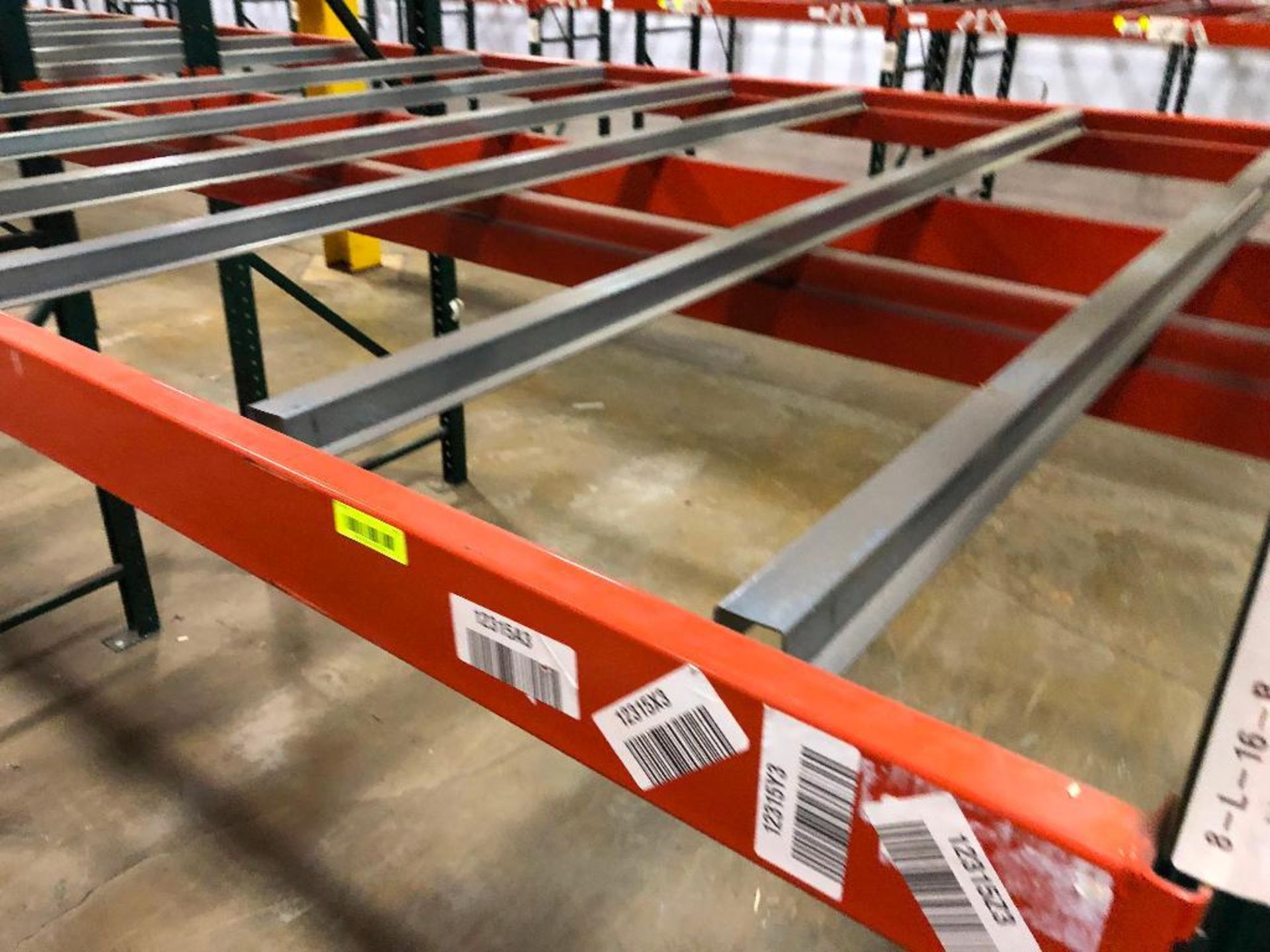 DESCRIPTION: (16) SECTIONS OF 9' X 3' X 15' PALLET RACKING ADDITIONAL INFORMATION: W/ (18) UPRIGHTS, - Bild 5 aus 5