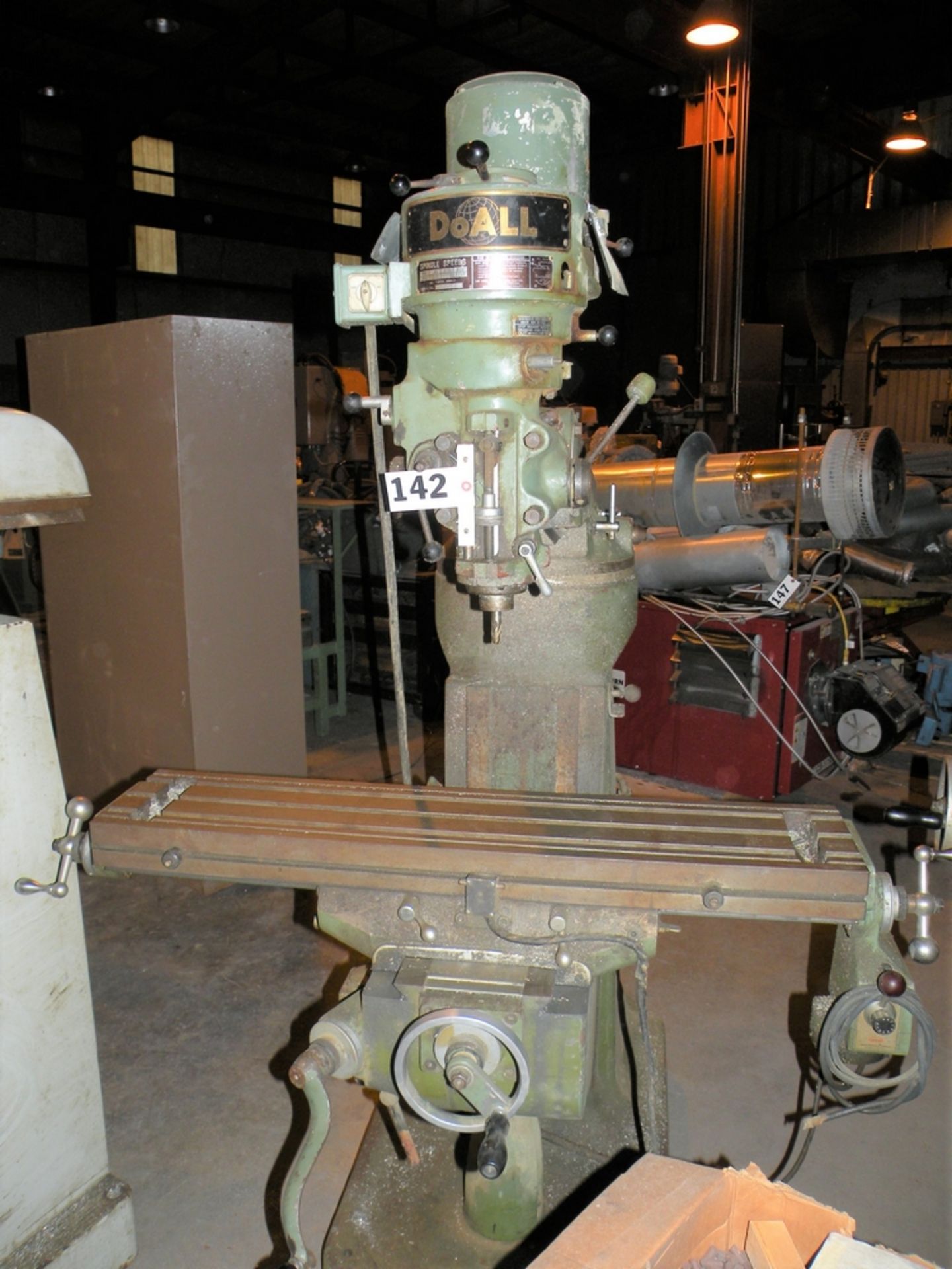 DoAll Mill: 9" x 42" Table, Servo Power Feed, 80-2720 RPM (S Fulton, TN)