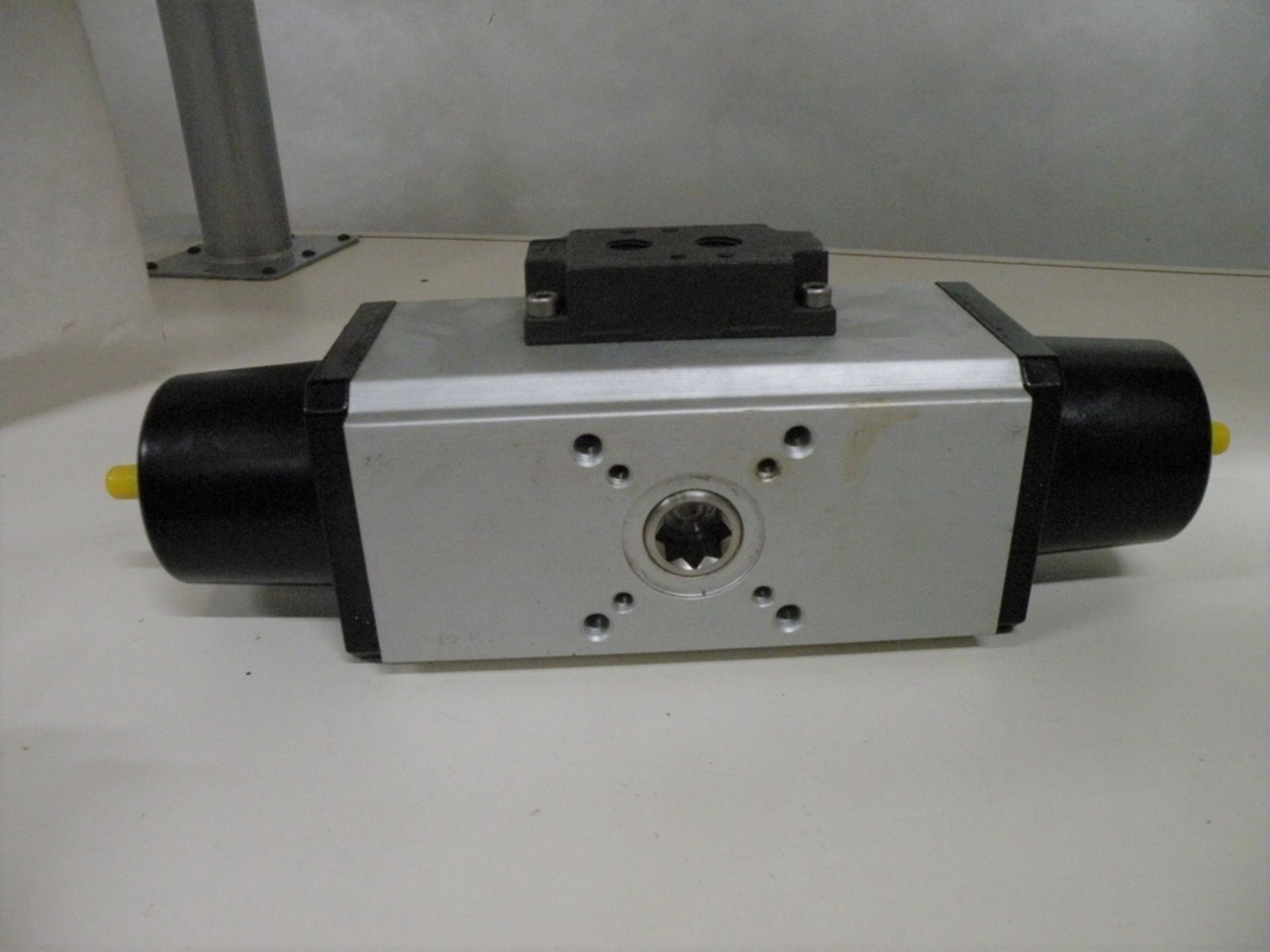 Assured Automation Type PS060 Pneumatic Actuator - Never Installed - Plastic Piece on top - Image 4 of 4