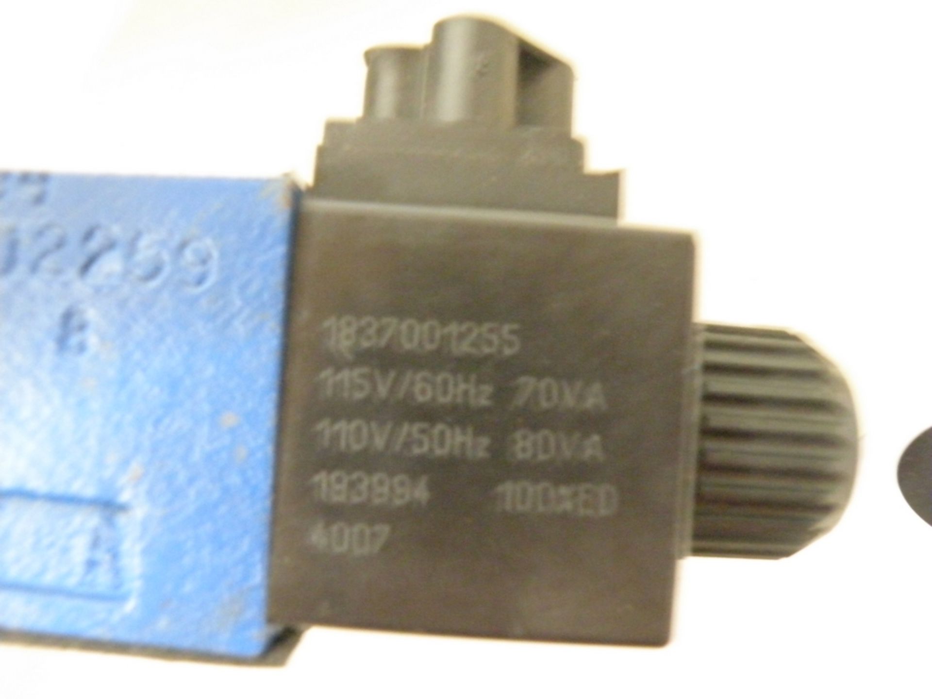 (3) Bosch Directional Control Valve #9810231011, Look new (S Fulton, TN) - Image 4 of 4