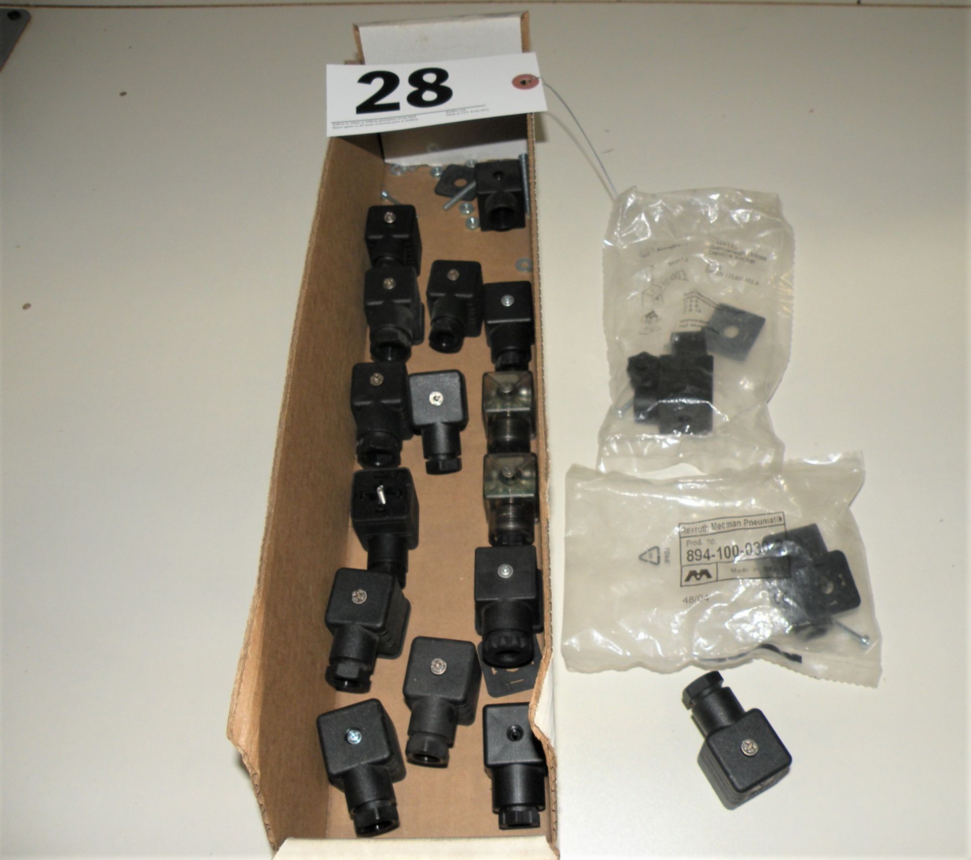 (10) Hirschmann 12-B-GDM Plug connector with 7 other Connectors, Appear New (2) in Factory Sealed