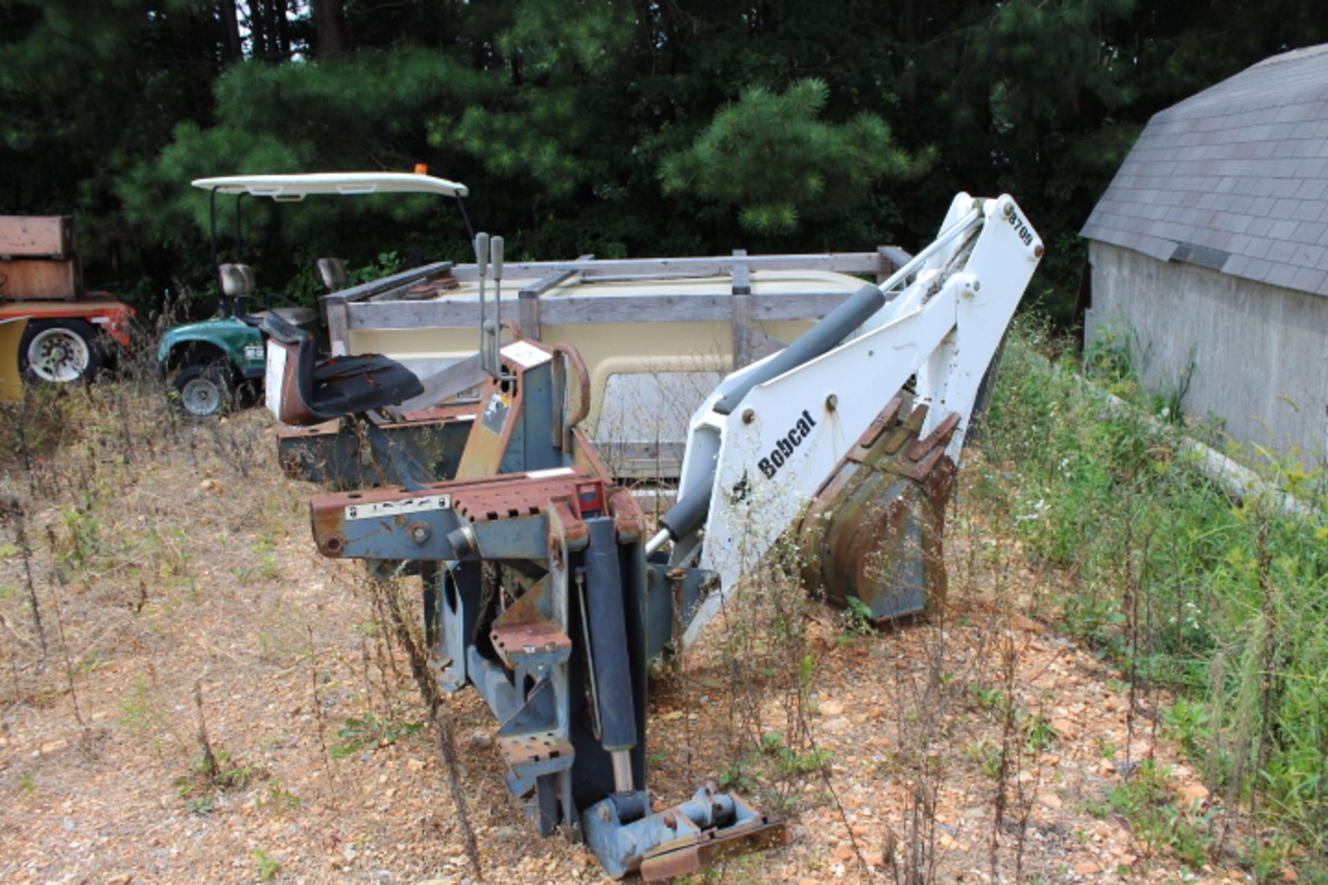 BOBCAT 8709 BACKHOE ATTACHMENT.