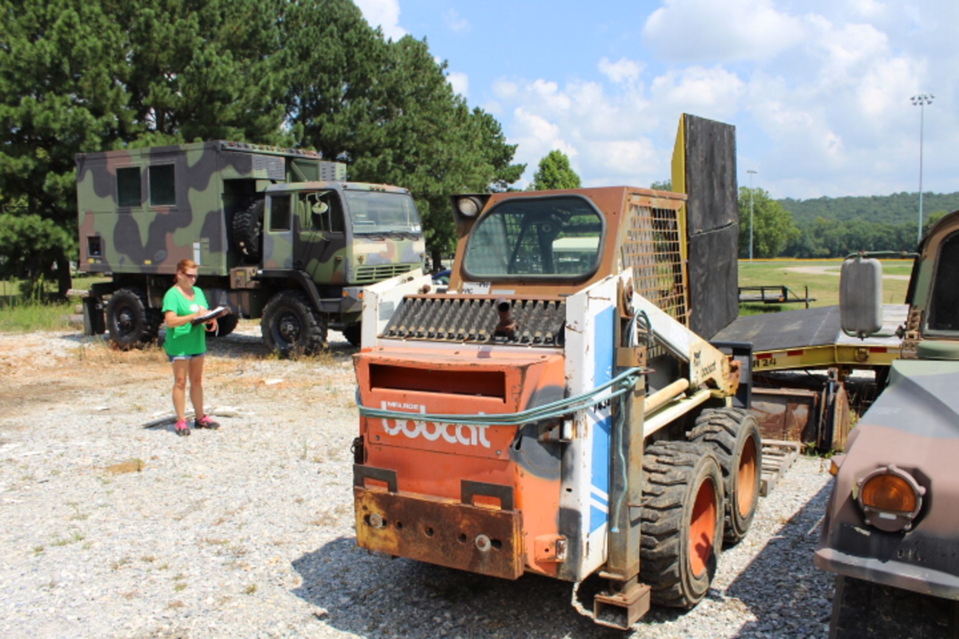 BOBCAT 743B SKID STEER, W/ FORKS. RUNS - Image 3 of 4