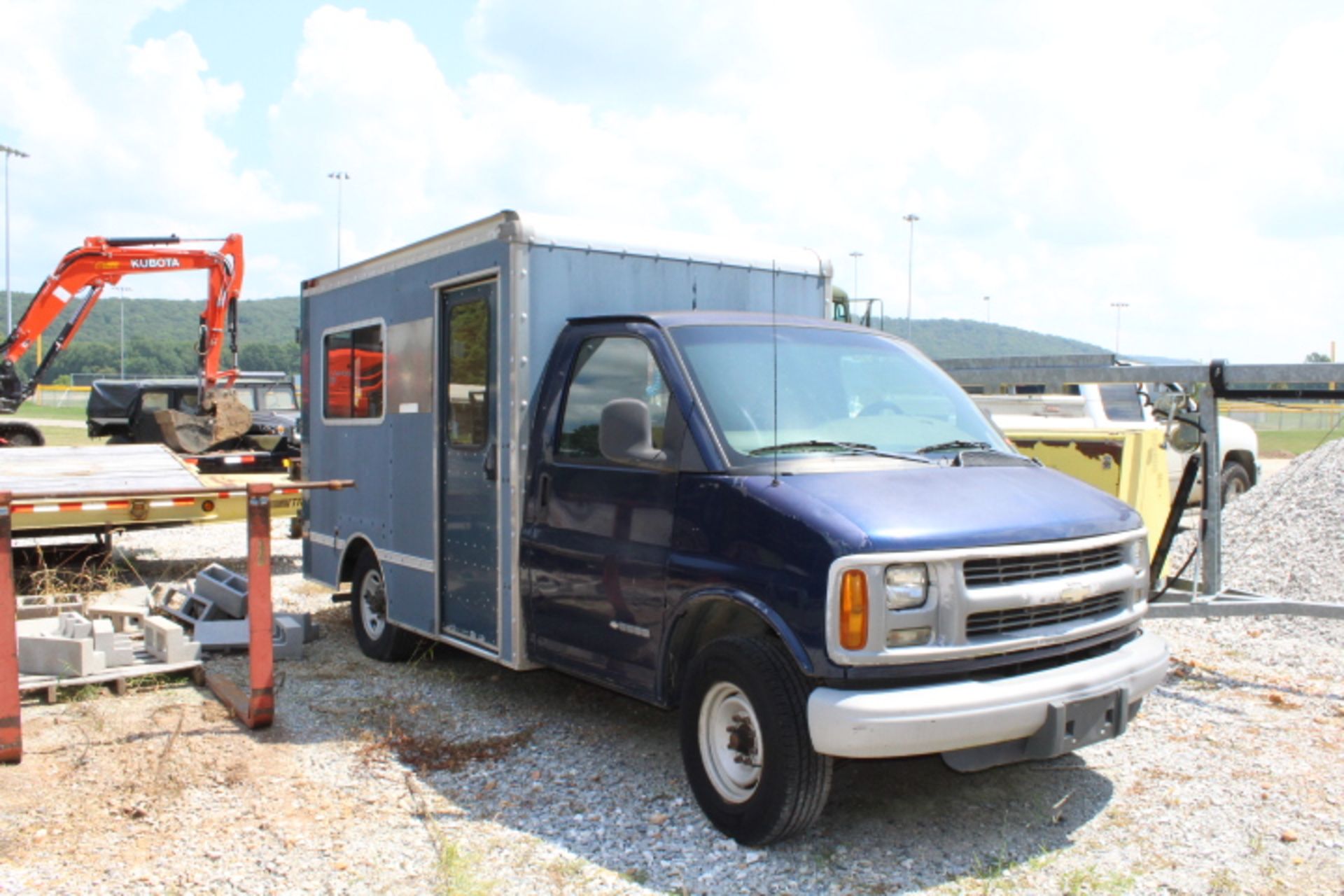 2001 CHEVY BOX TRUCK, 3500 DIESEL, 114,440 MILES, RUNS. - Image 2 of 4