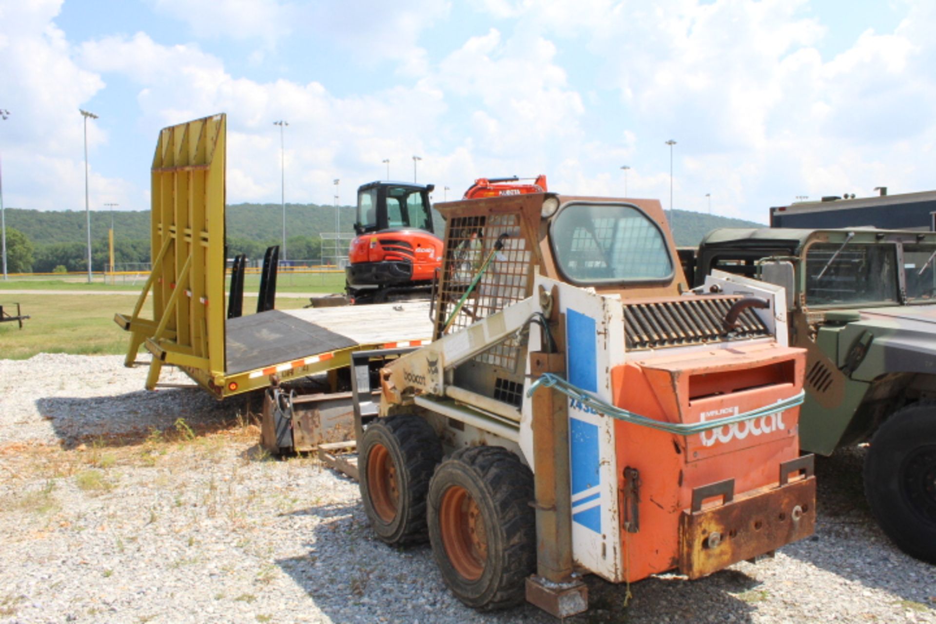 BOBCAT 743B SKID STEER, W/ FORKS. RUNS - Image 2 of 4