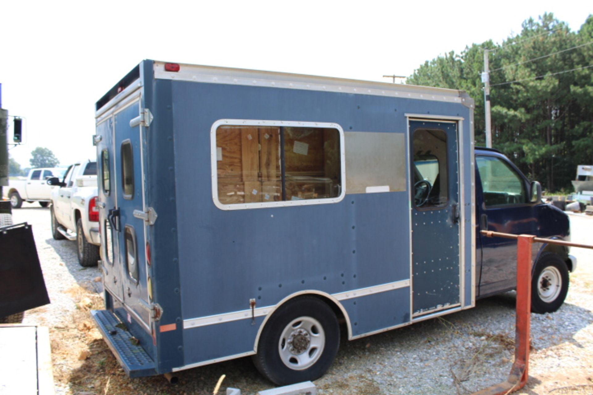 2001 CHEVY BOX TRUCK, 3500 DIESEL, 114,440 MILES, RUNS. - Image 3 of 4