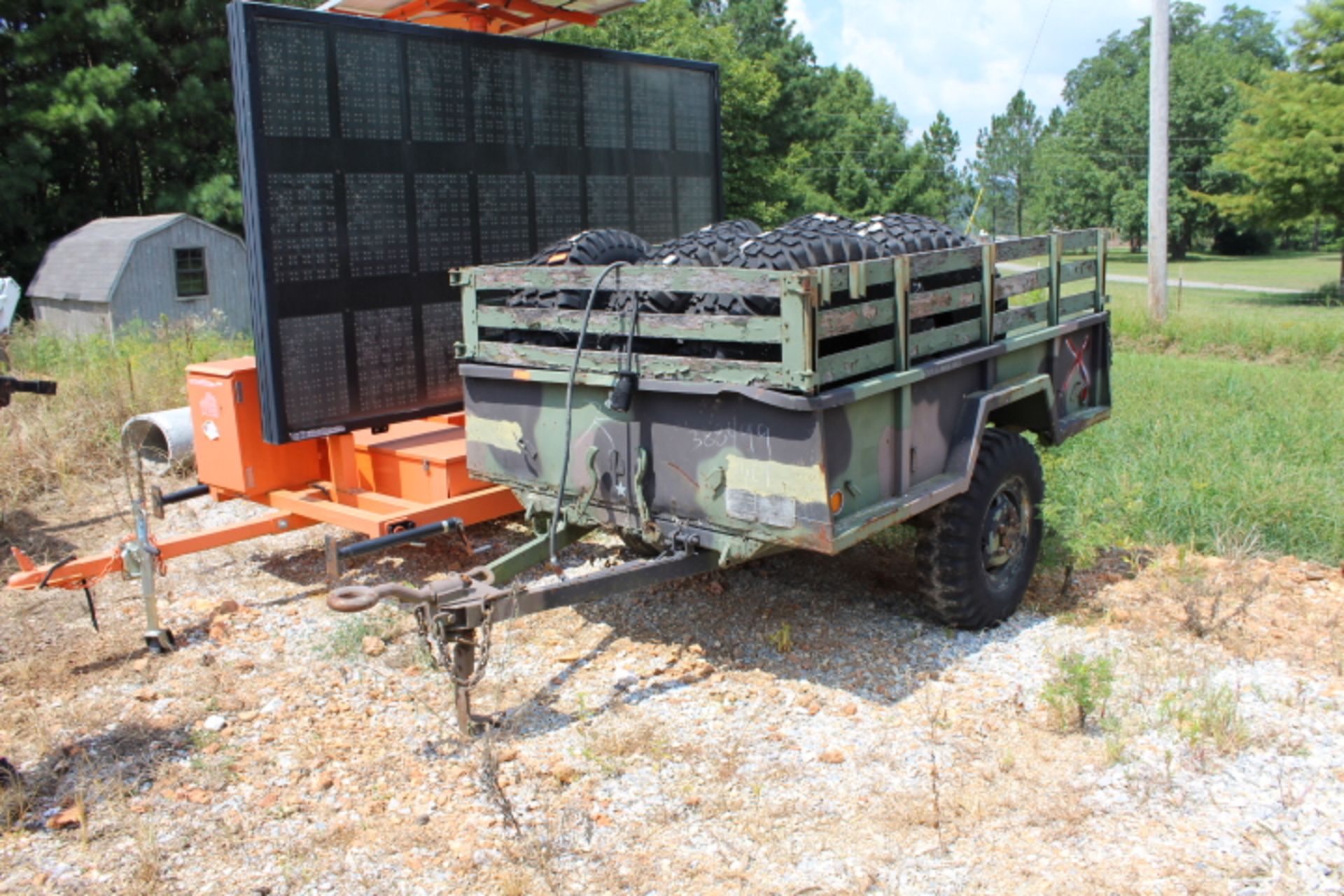 M-101 3/4 TON CAMO MILITARY TRAILER.SOLD WITHOUT THE TIRES IN THE BED.