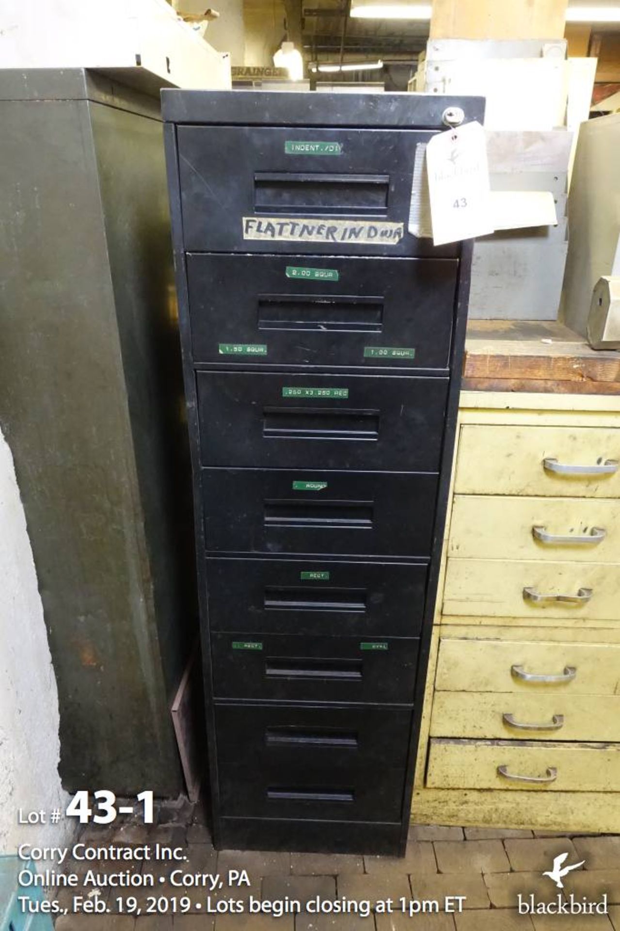 (Lot) seven drawer tooling cabinet (twin