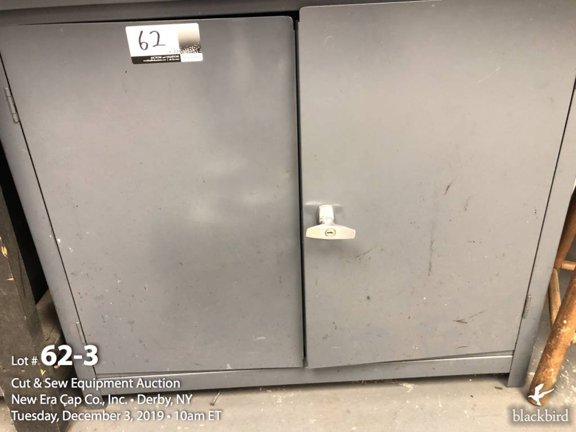 Lot of (4) steel wall cabinets - Image 3 of 3