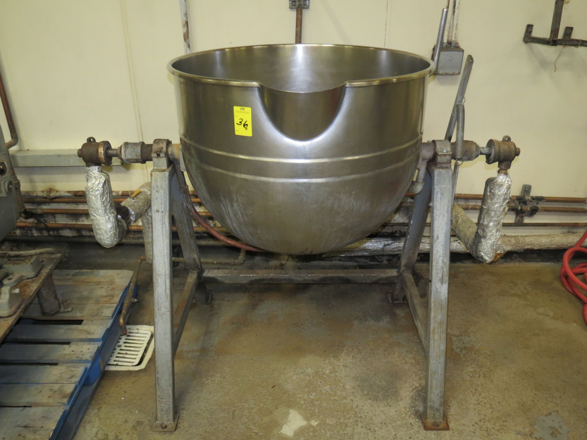 LEE METAL PRODUCTS STAINLESS STEEL 60 GALLON STEAM TILTING KETTLE SN:995T