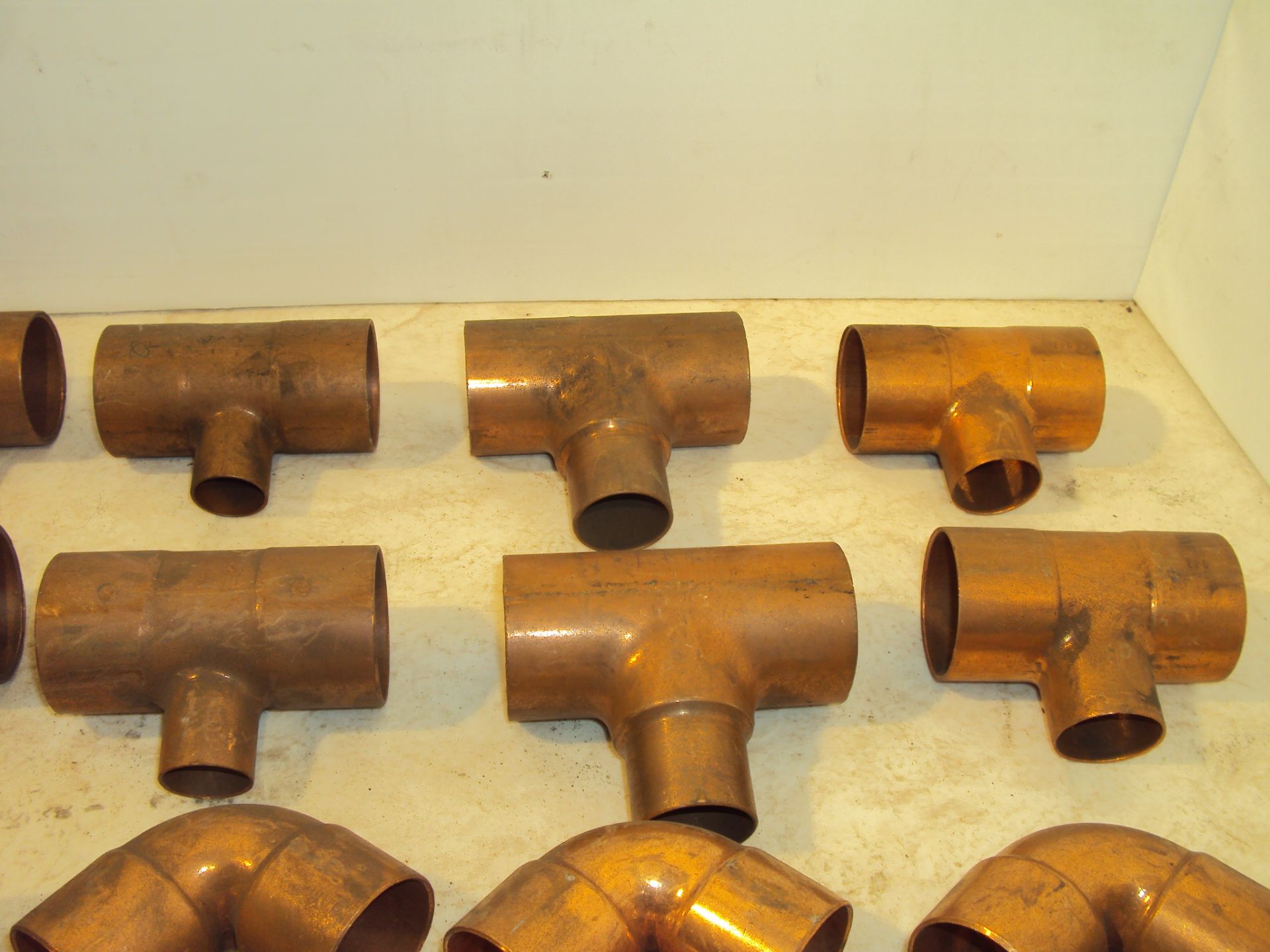 1-1/2" TEES & 1-1/4" ELBOW COPPER FITTINGS - Image 3 of 4