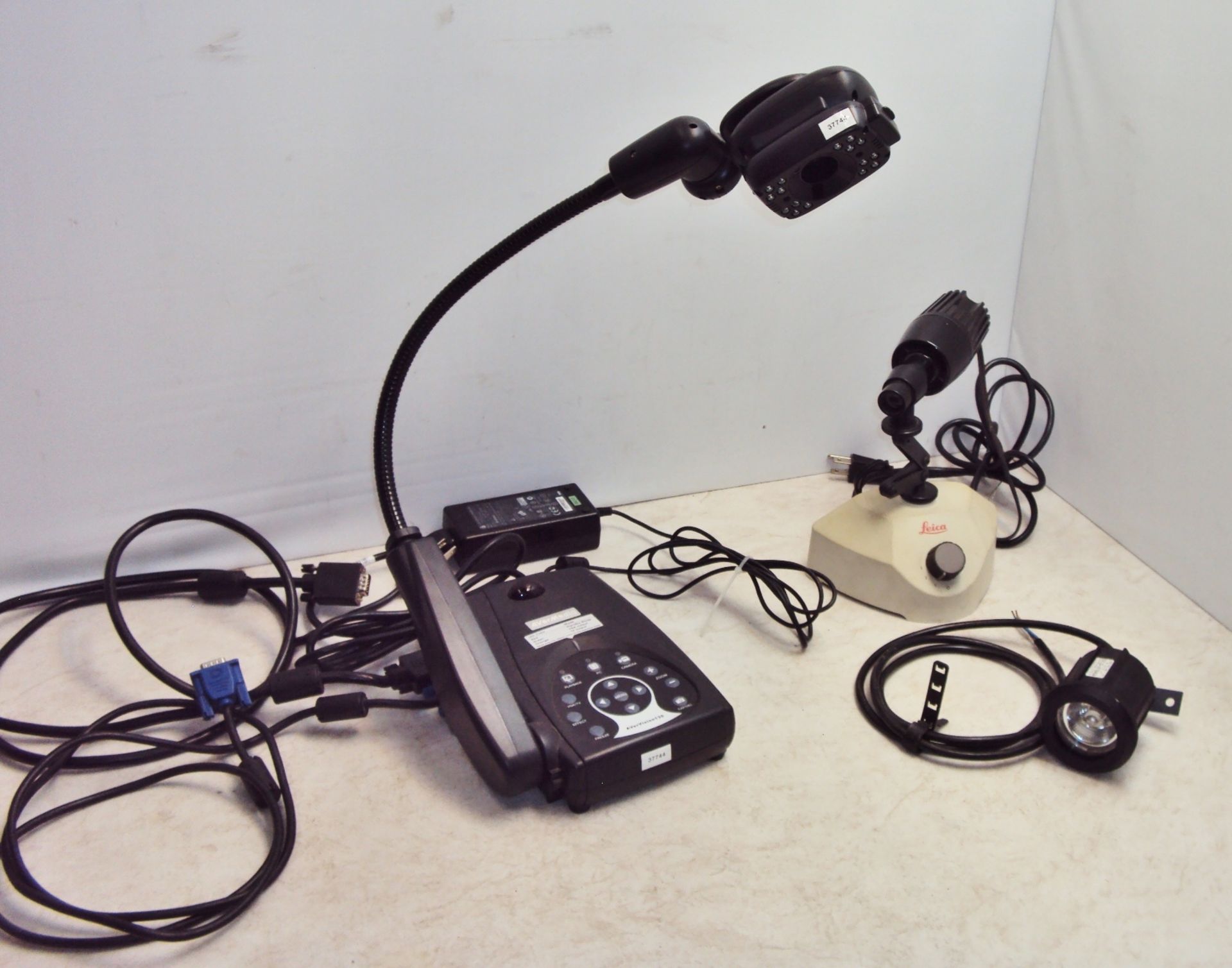 DOCUMENT CAMERA & ILLUMINATORS