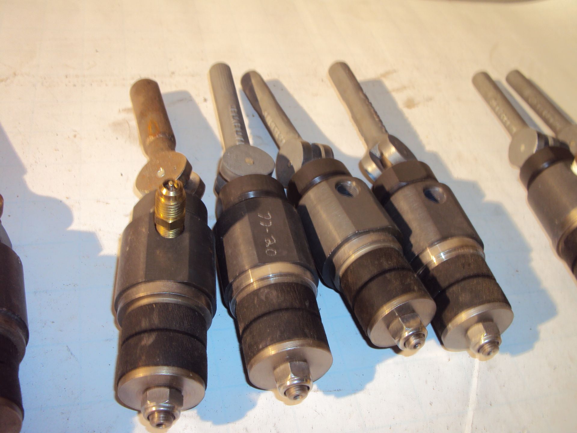 (17) Assorted Toggle Arm w/ Quick Exhaust Radiator Plugs - Image 3 of 6