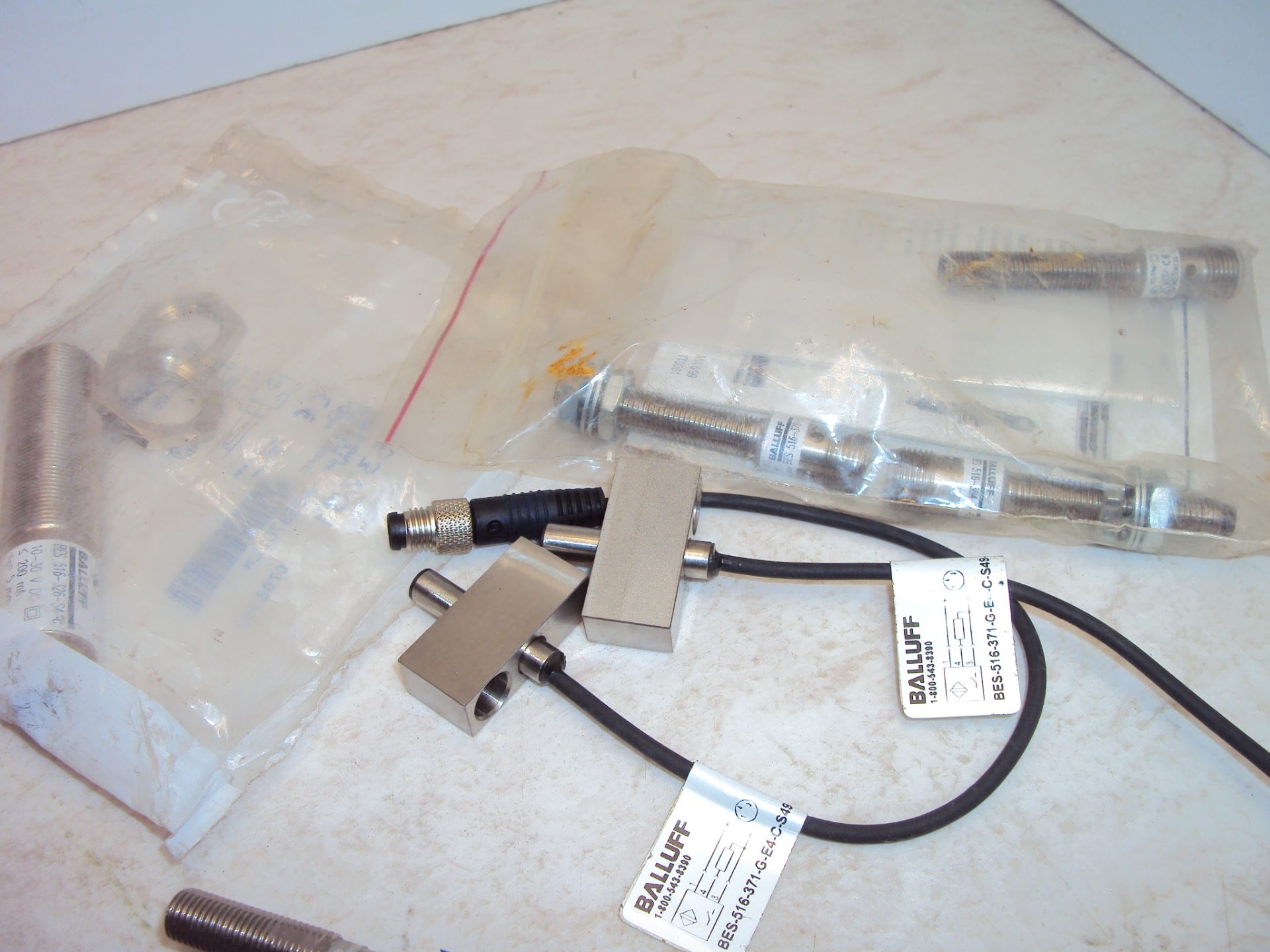 (14) Assorted Proximity Sensors Turck Omron Balluff - Image 3 of 7