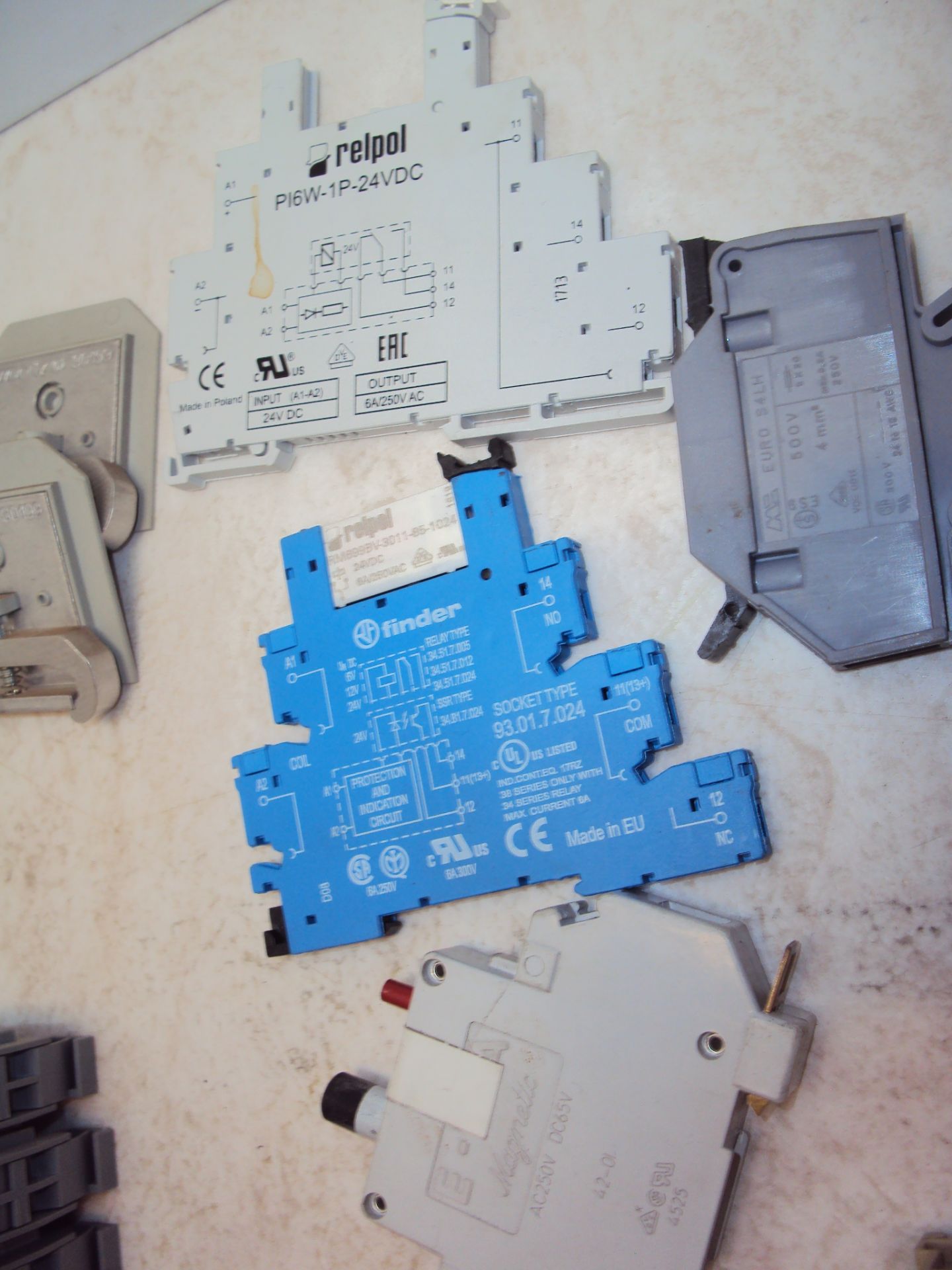 Assorted DIN Rail Terminal Blocks & Telemecanique ABS2SC02EB Coupler Modules - Image 4 of 8