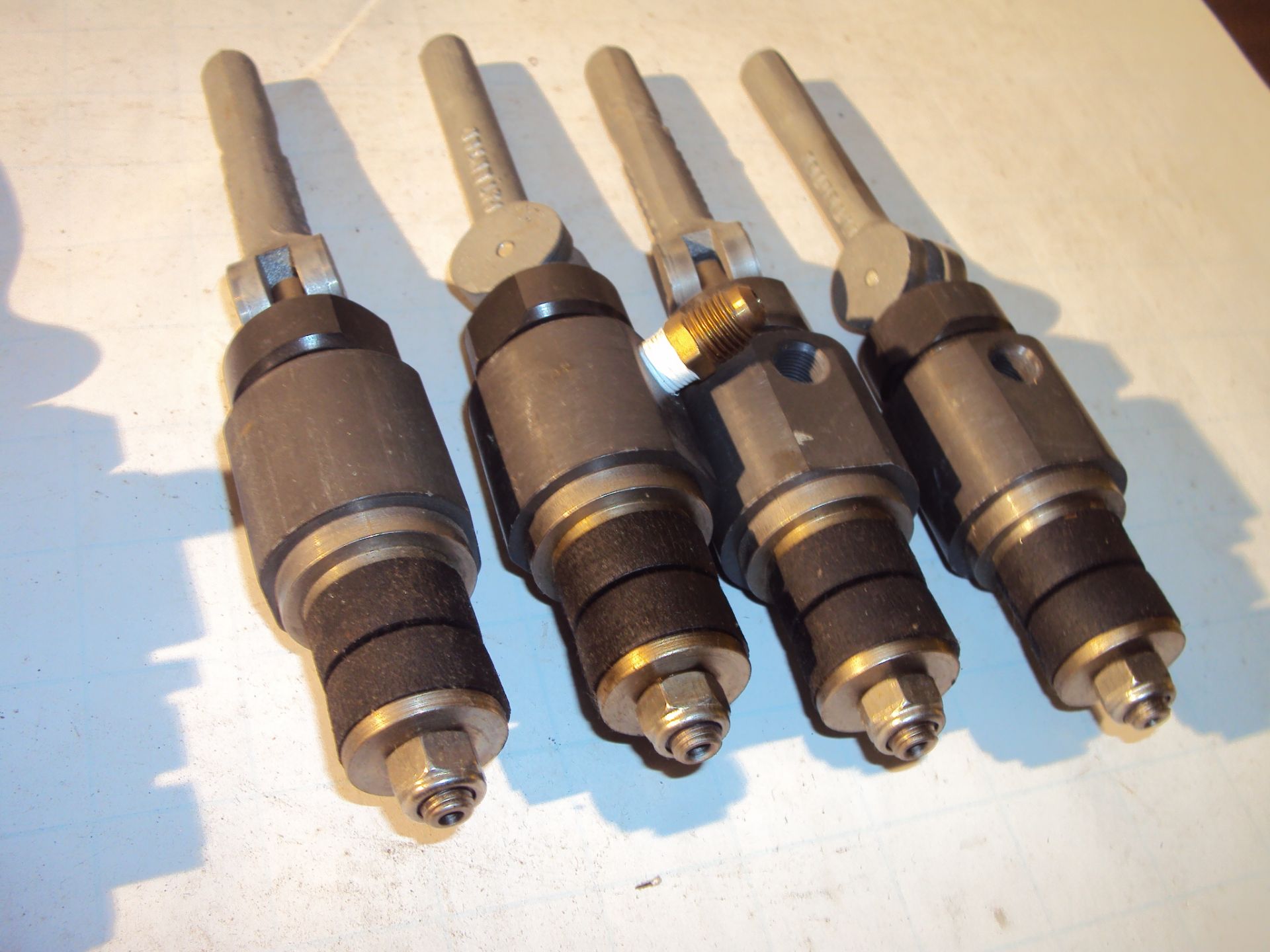 (17) Assorted Toggle Arm w/ Quick Exhaust Radiator Plugs - Image 5 of 6