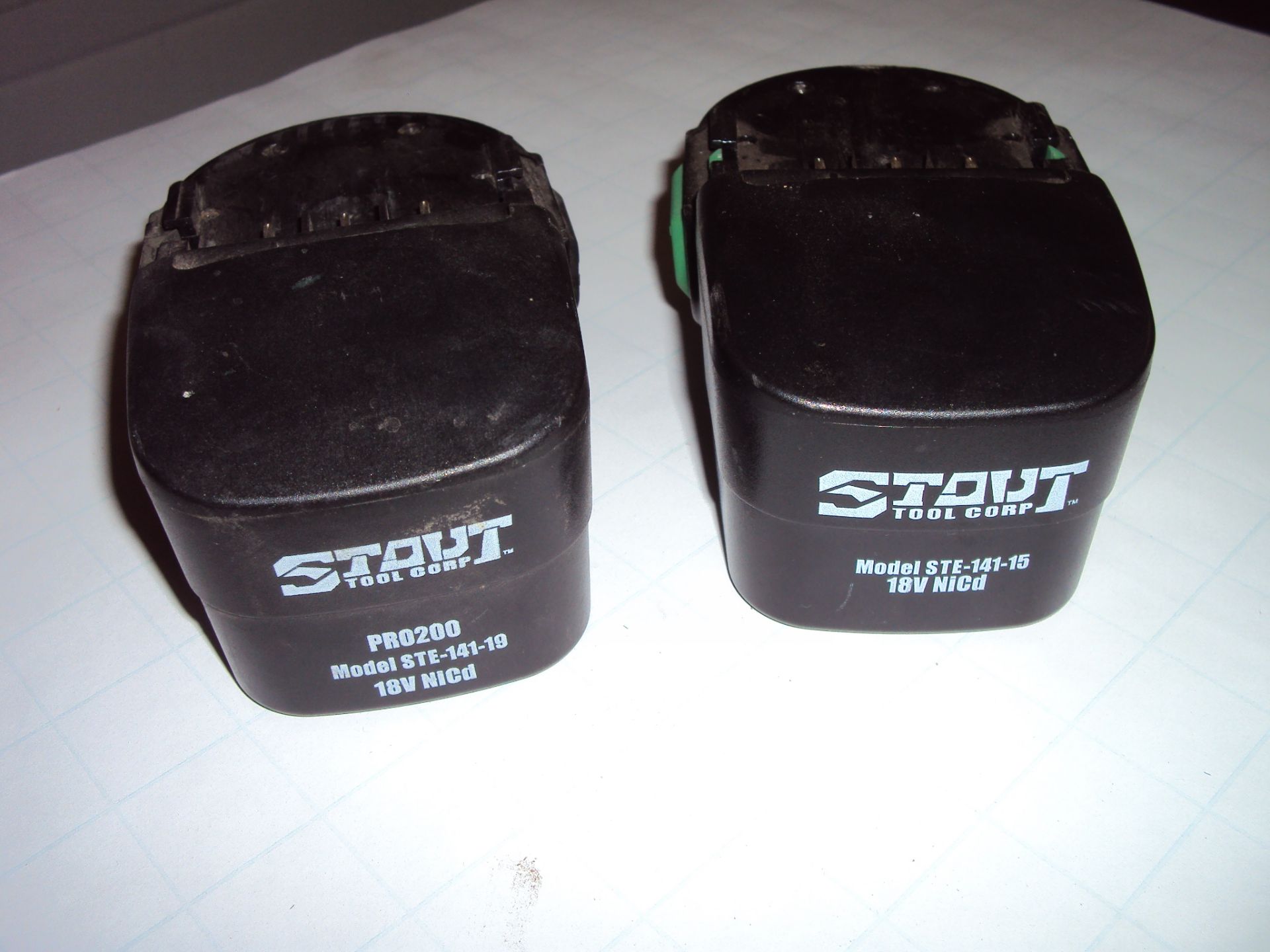 Stout STE142FC Battery Charger w/ 2 18V Batteries - Image 3 of 3