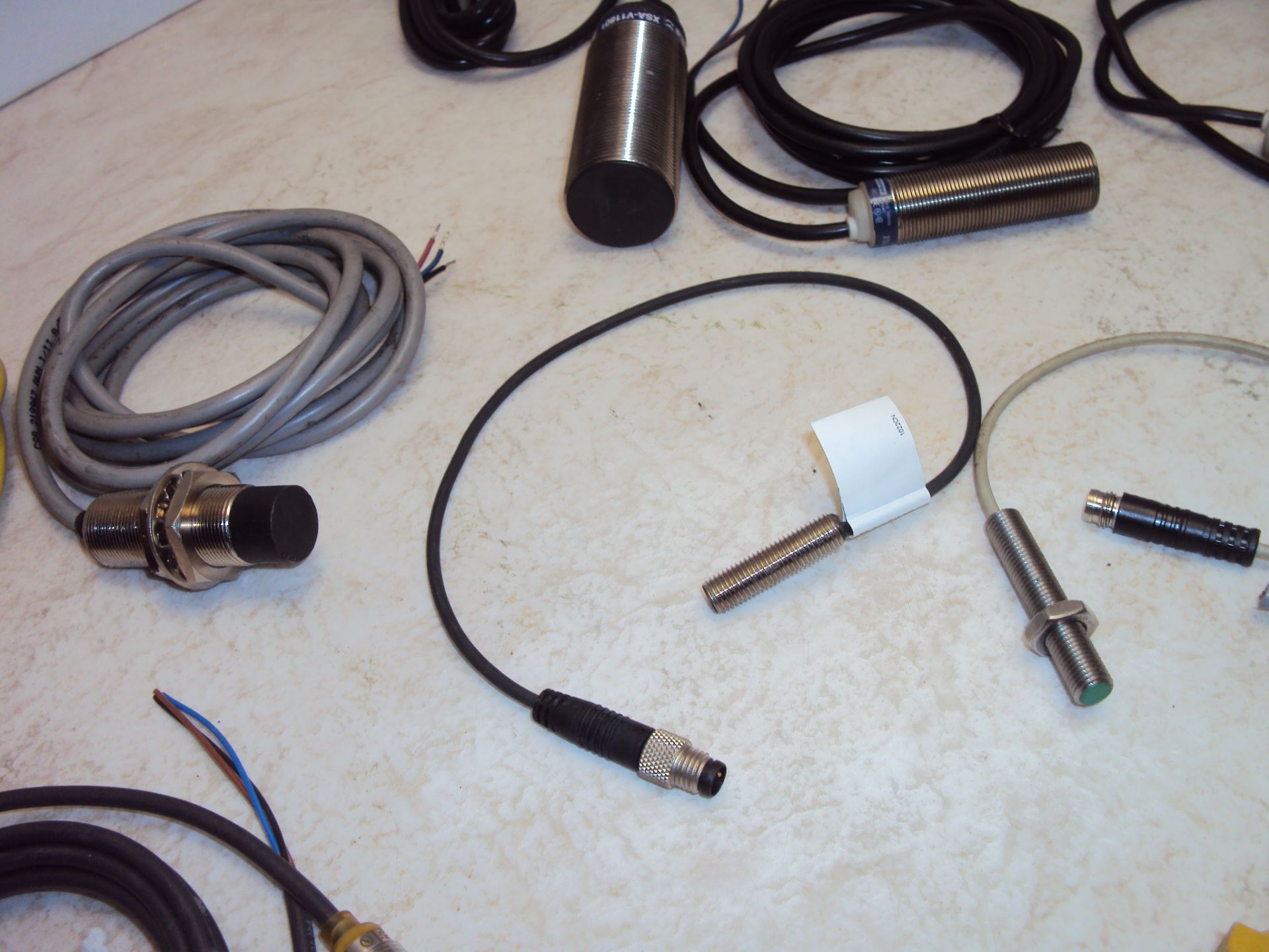 (13) Assorted Proximity Sensors Allen Bradley Turck IFM Telemecanique - Image 4 of 6