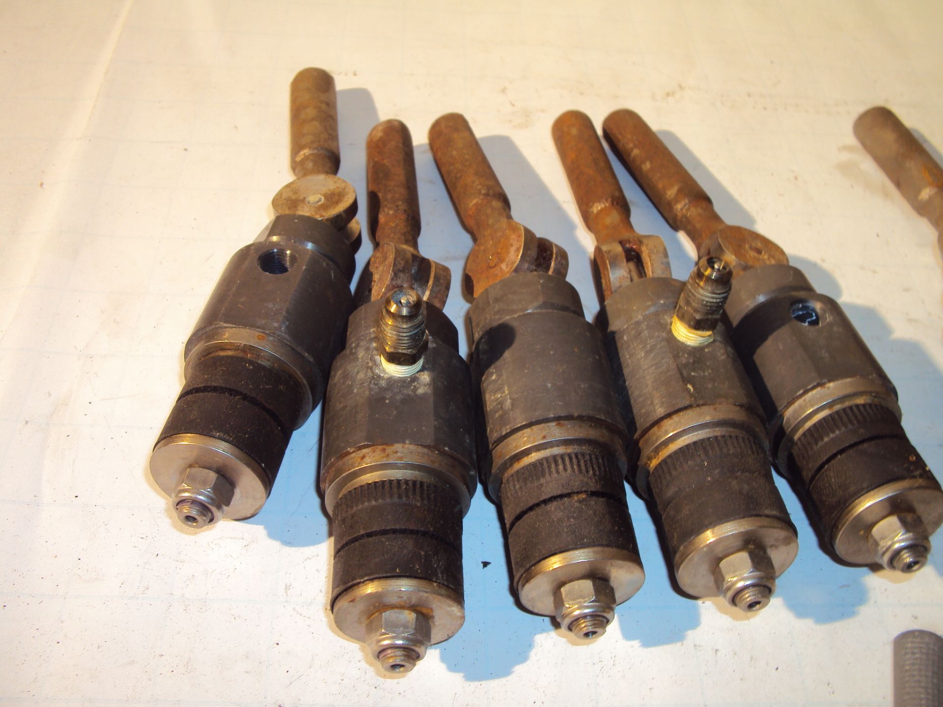 (17) Assorted Toggle Arm w/ Quick Exhaust Radiator Plugs - Image 4 of 6