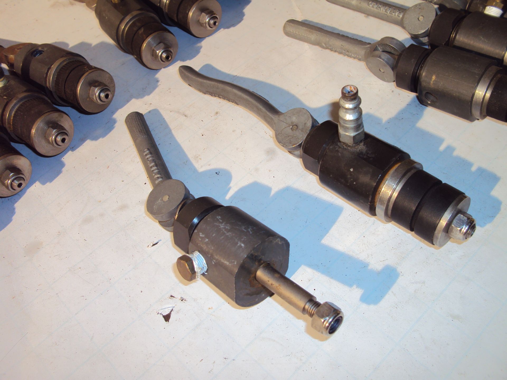 (17) Assorted Toggle Arm w/ Quick Exhaust Radiator Plugs - Image 6 of 6