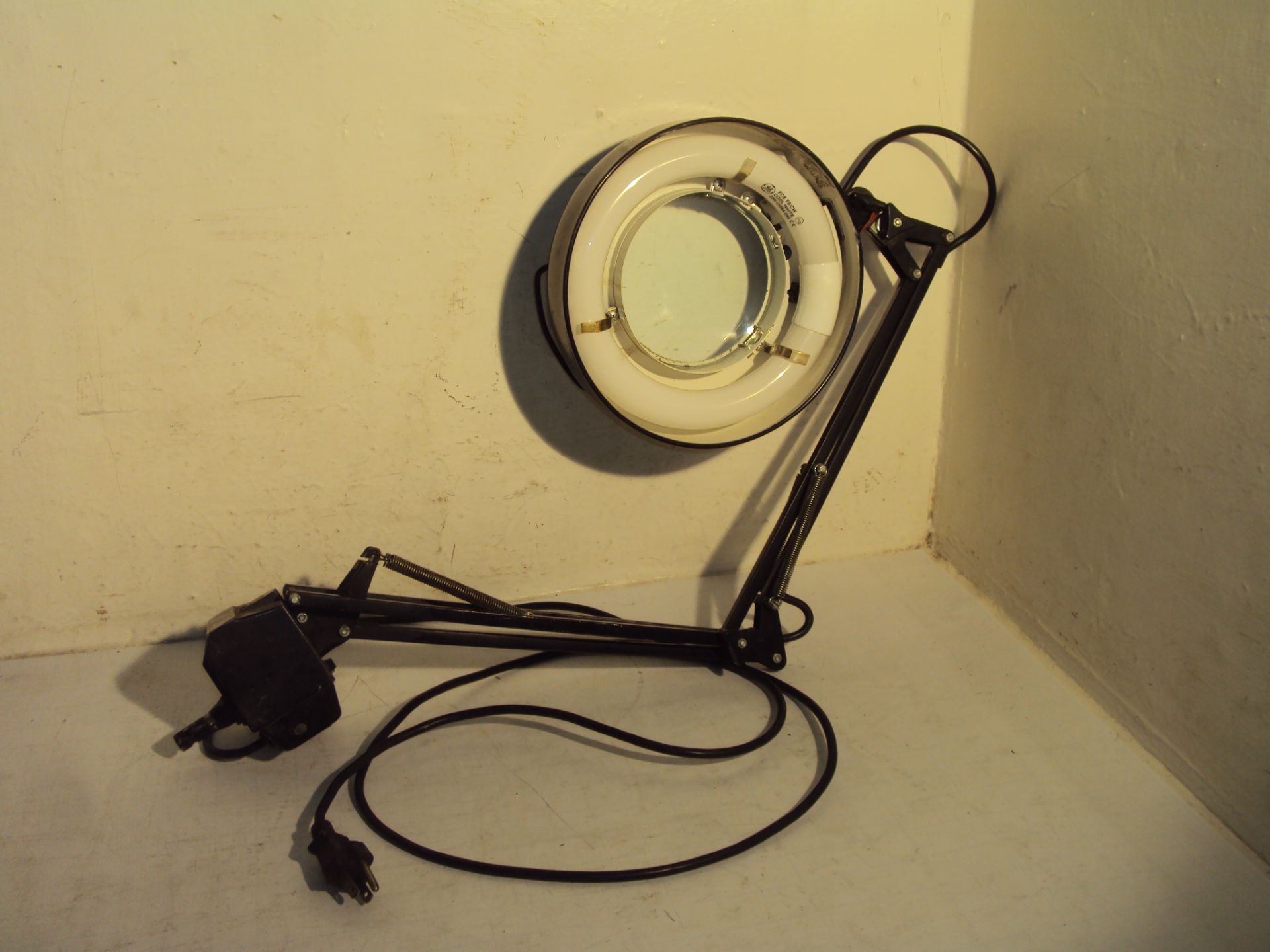 Articulating Arm Lighted Magnifier