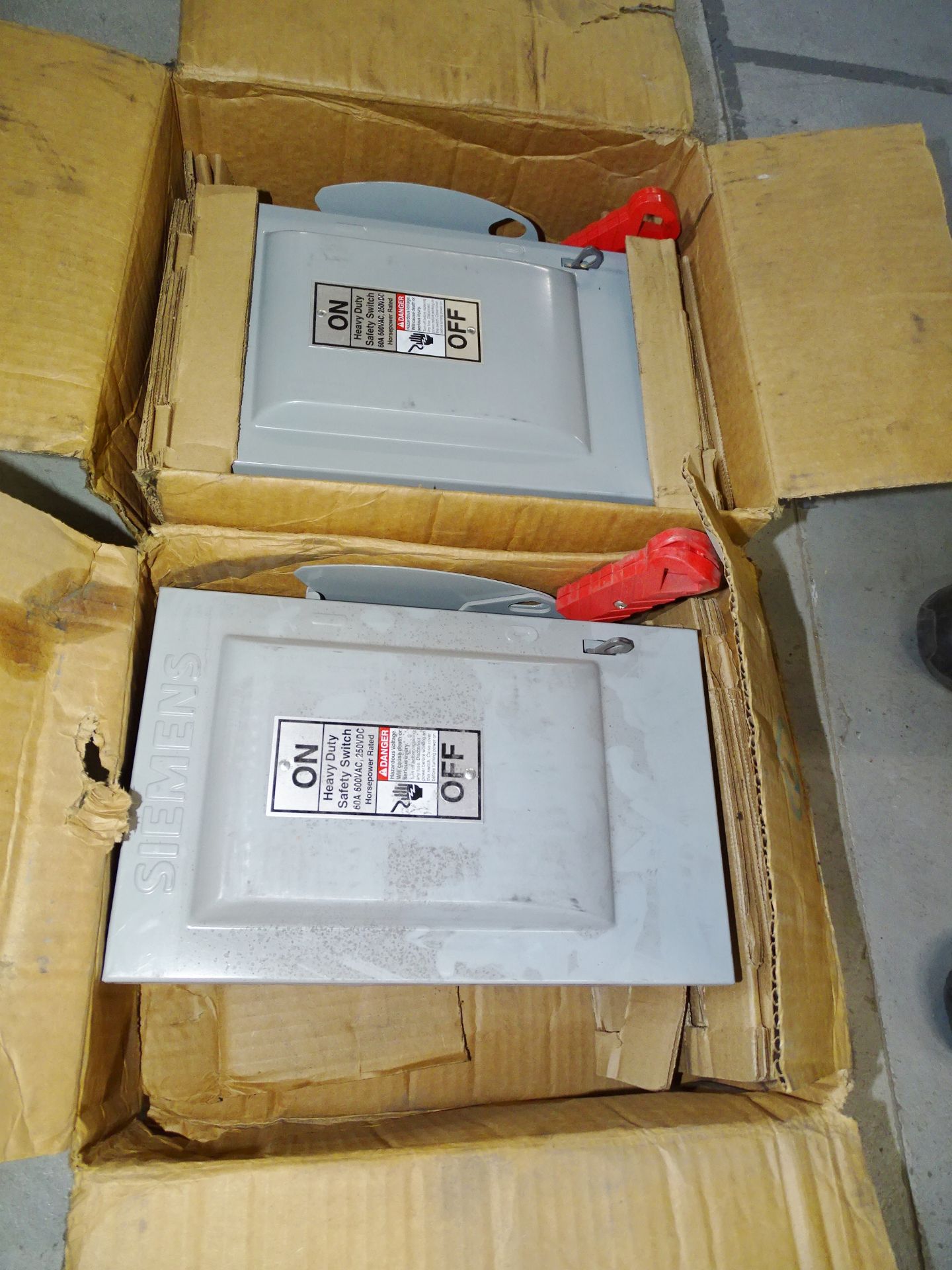Siemens 60 Amp 600 Volt Breaker Switch Boxes - Image 2 of 5