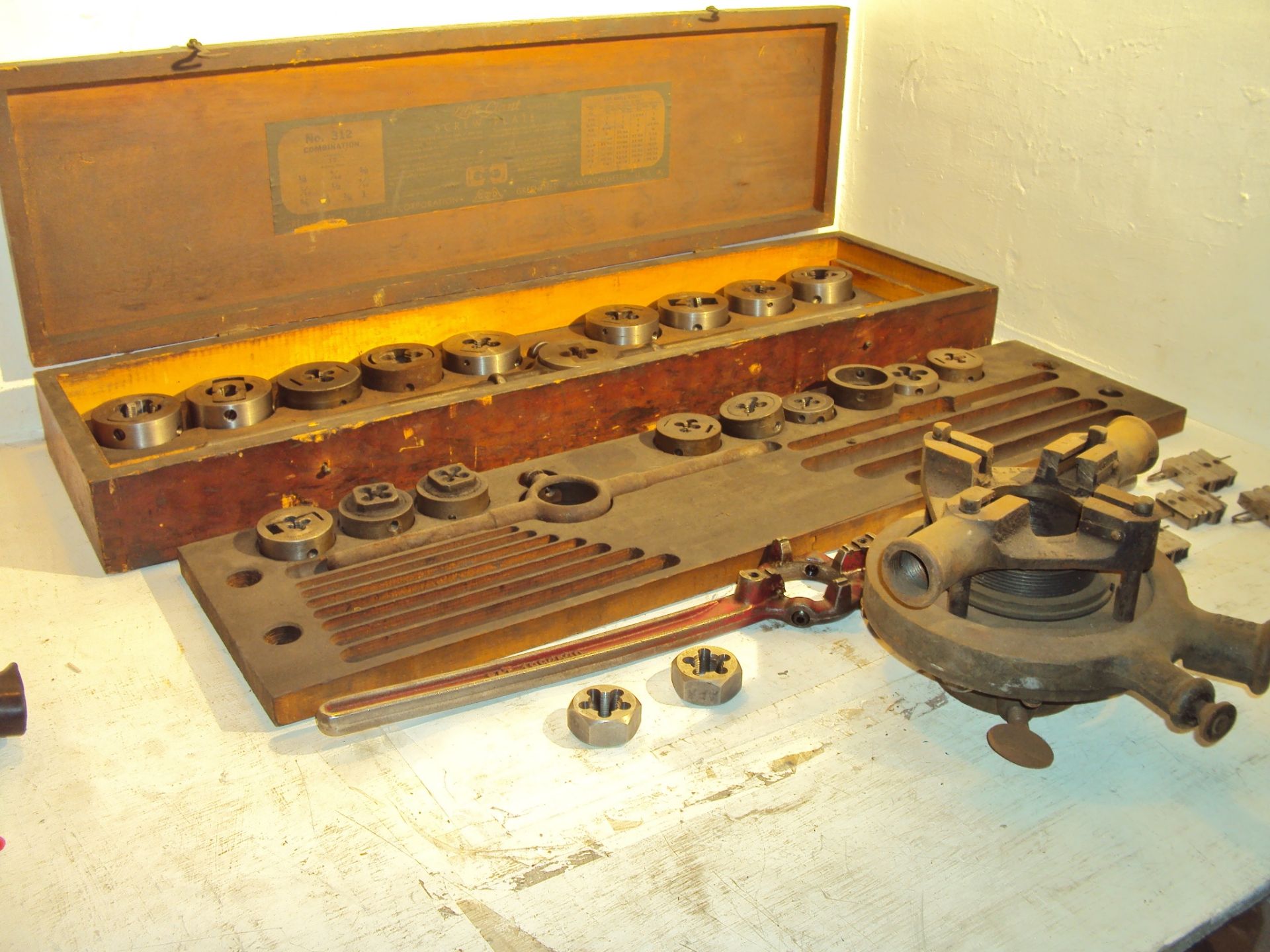Assorted Pipe Threading Tools, Teeth & Handles - Image 6 of 7