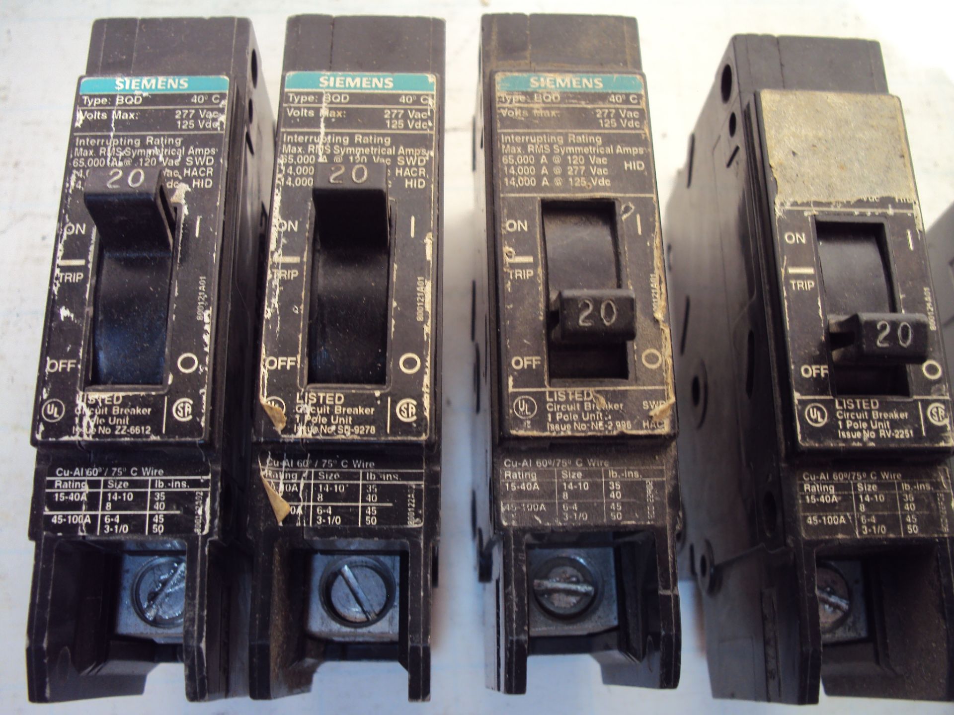 (13) Siemens & Square D Single & Double Pole Circuit Breakers - Image 2 of 5