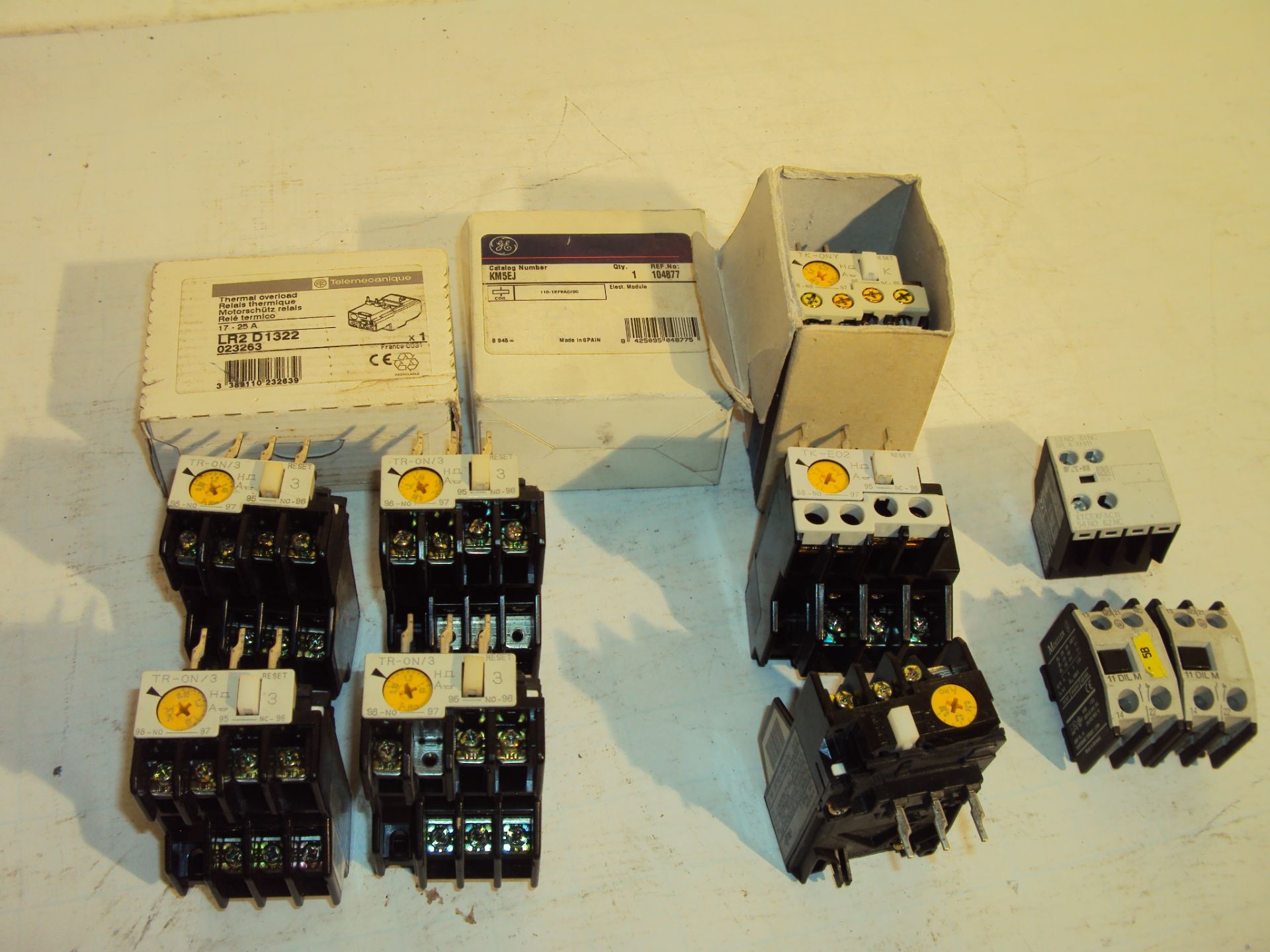 (12) Assorted Auxiliary Switches & Relays GE, Eaton, Fuji, Telemecanique