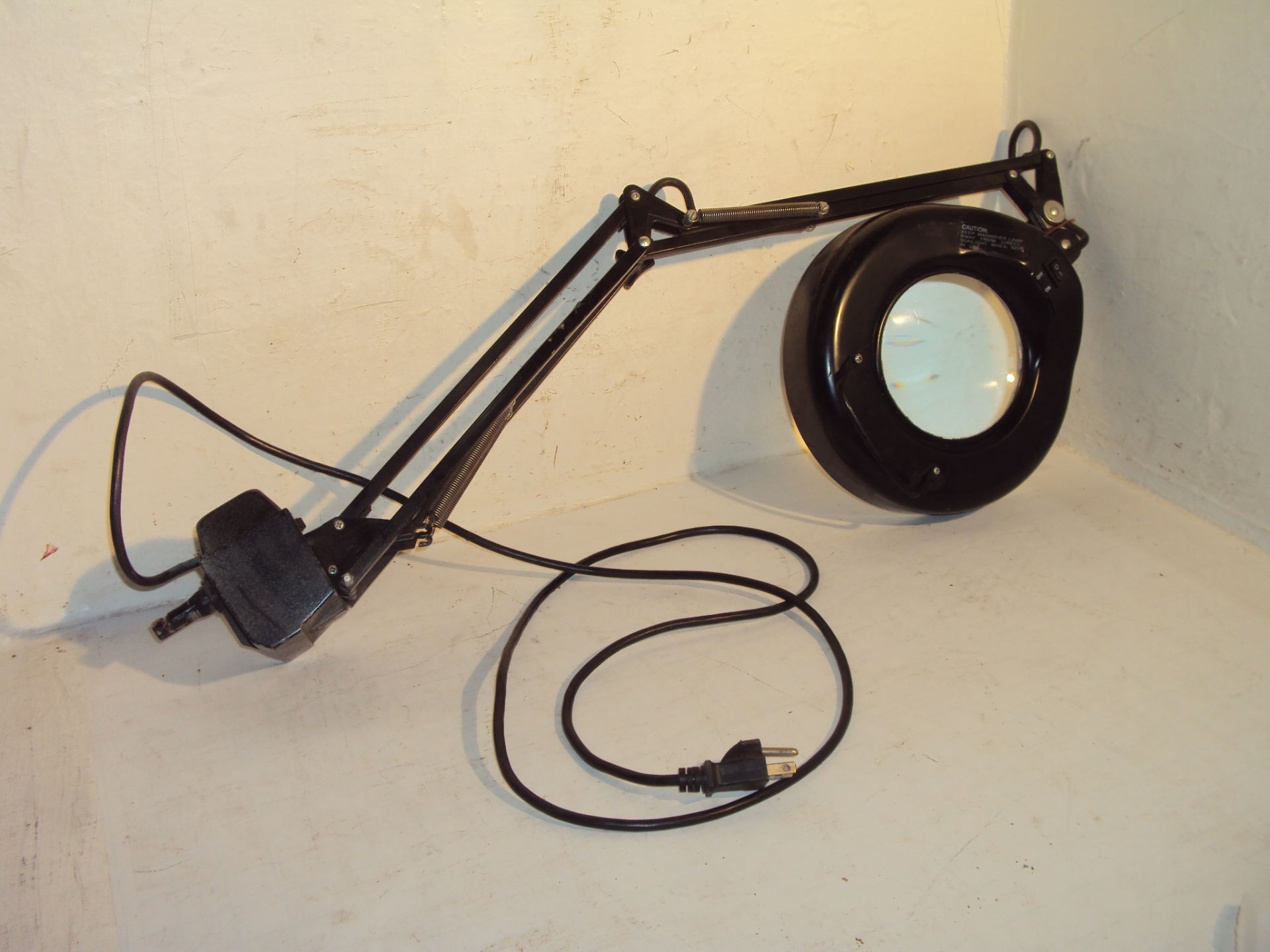Articulating Arm Lighted Magnifier - Image 2 of 5