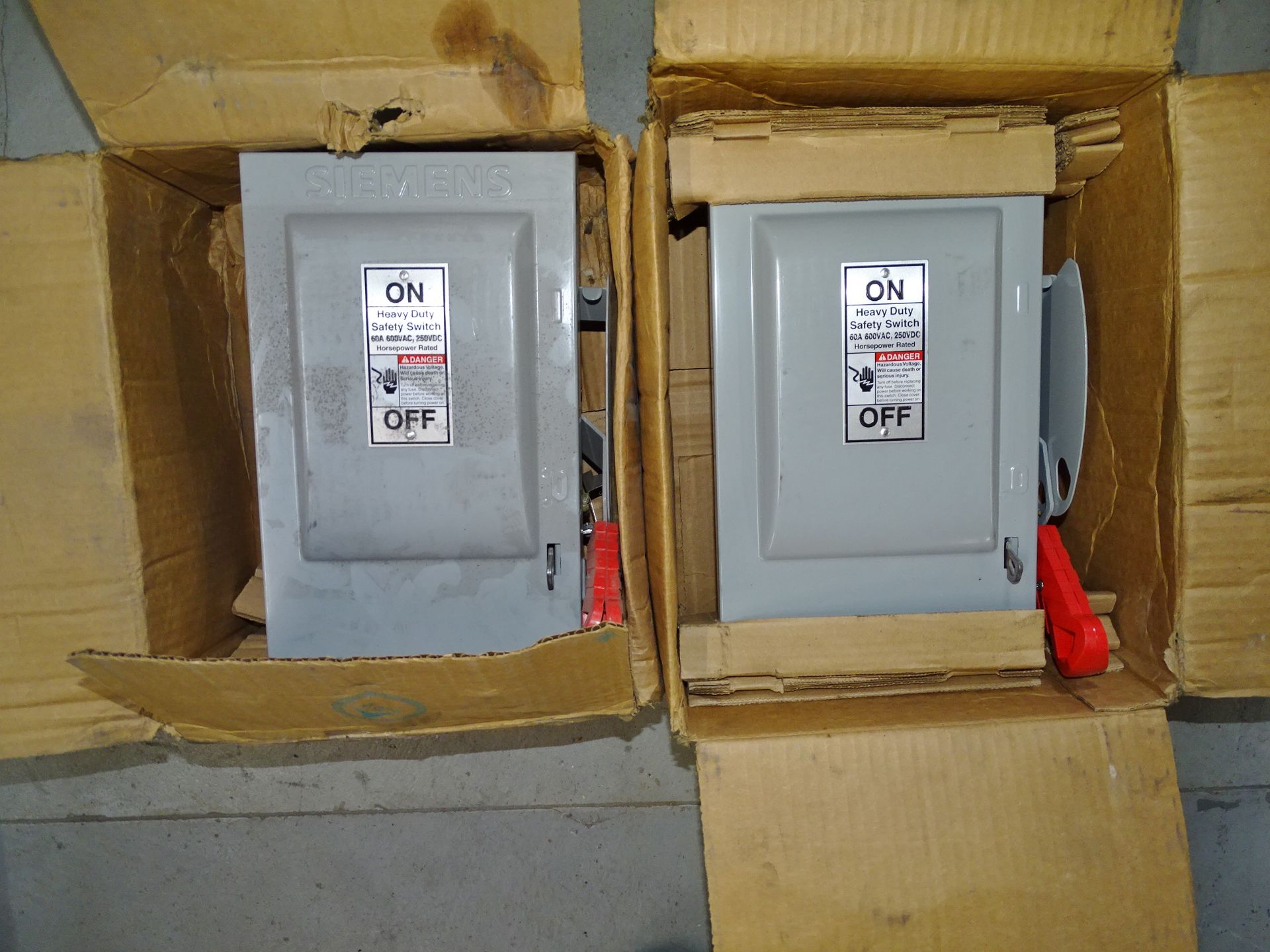 Siemens 60 Amp 600 Volt Breaker Switch Boxes
