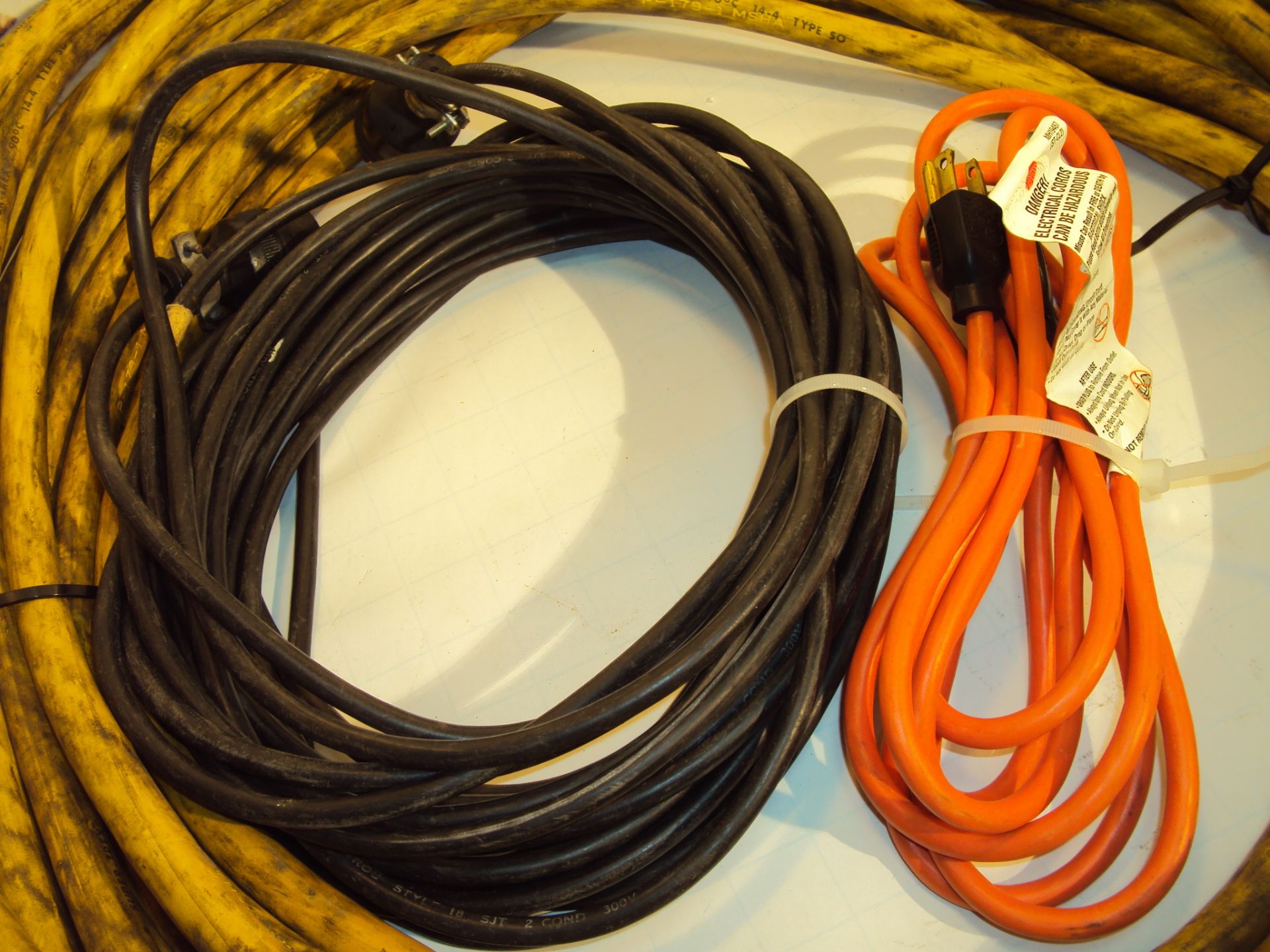 Extension Cords and Trouble Light - Image 4 of 5