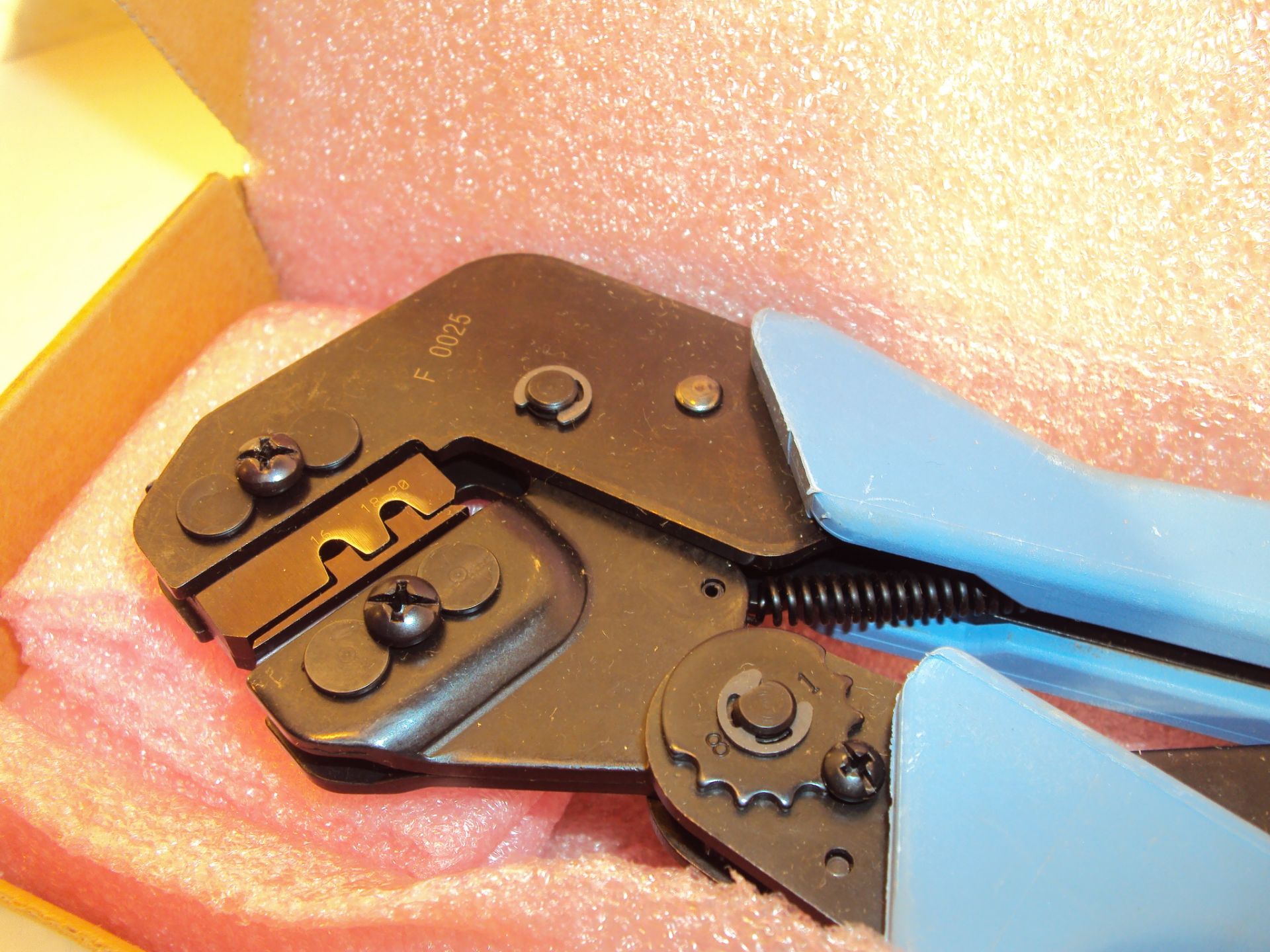 Amp Pro-Crimp 58529-1 Wire Crimper - Image 2 of 5