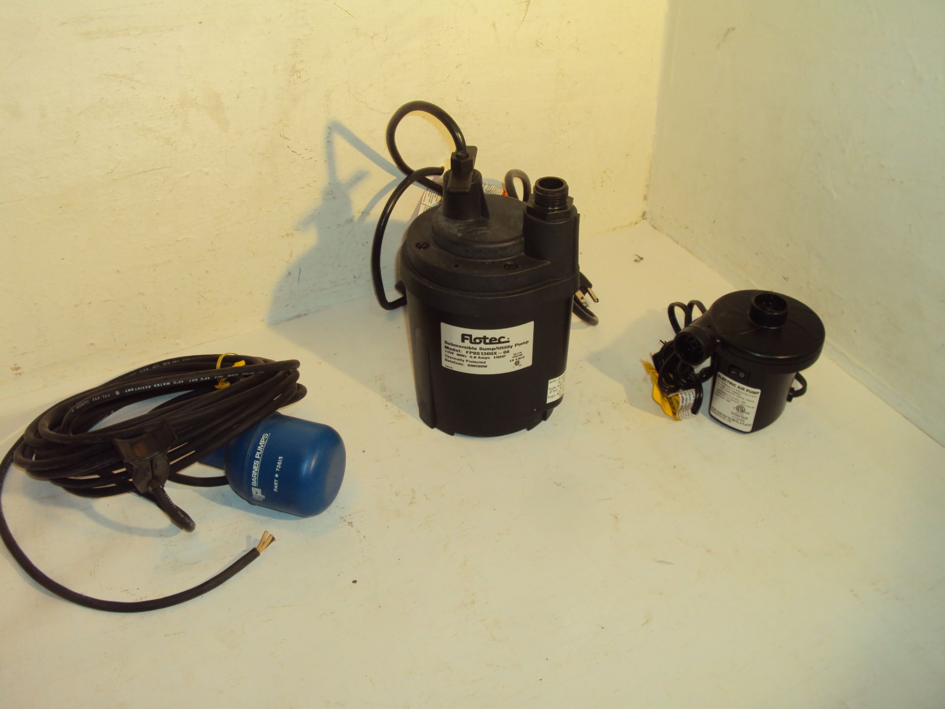 Flotec FP0S1300X-08 Sump Pump & Intertek HT196BA Air Pump