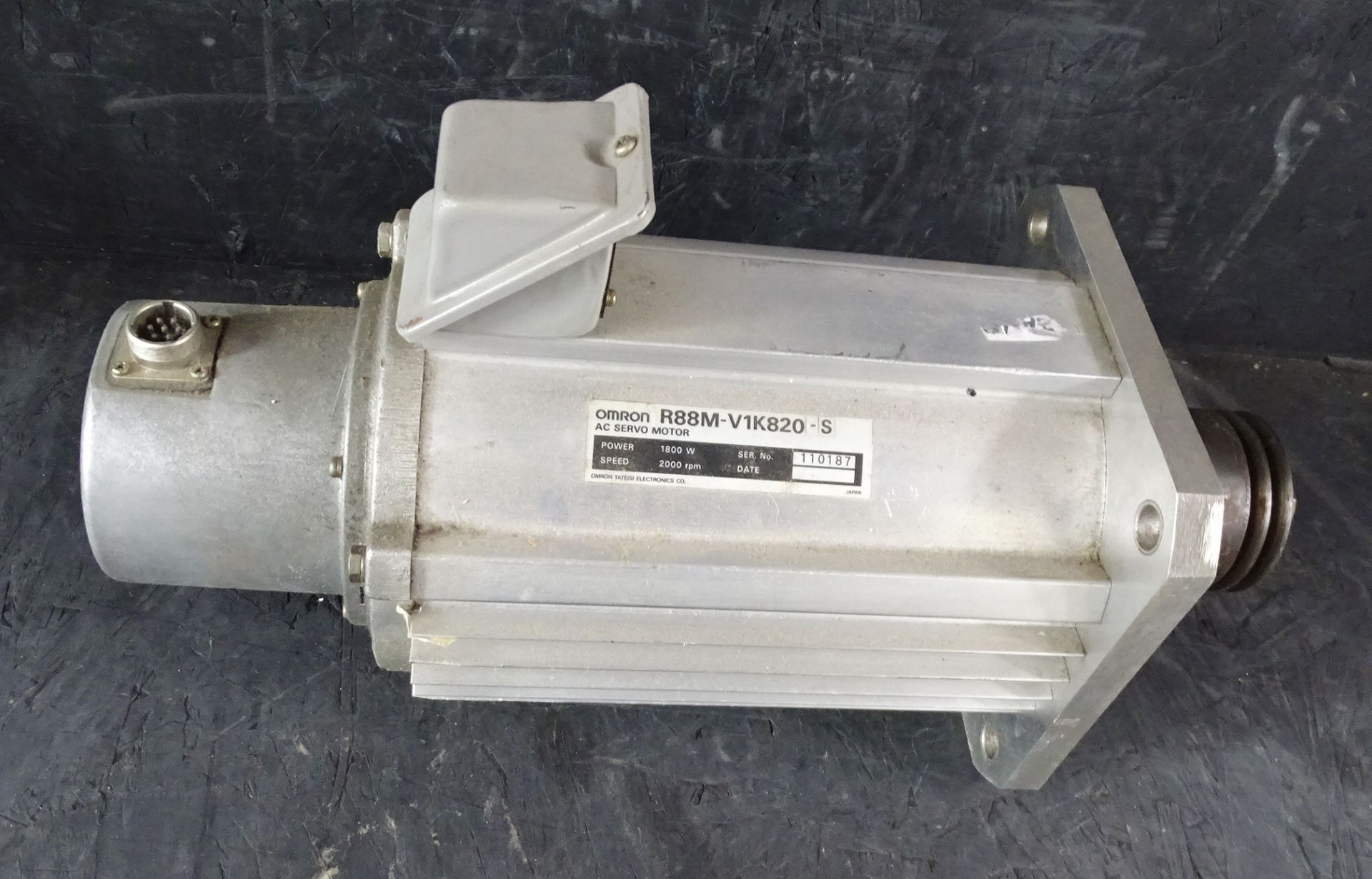 Omron #R88M-V1K 820-S Servo Drive Motor - Image 2 of 4