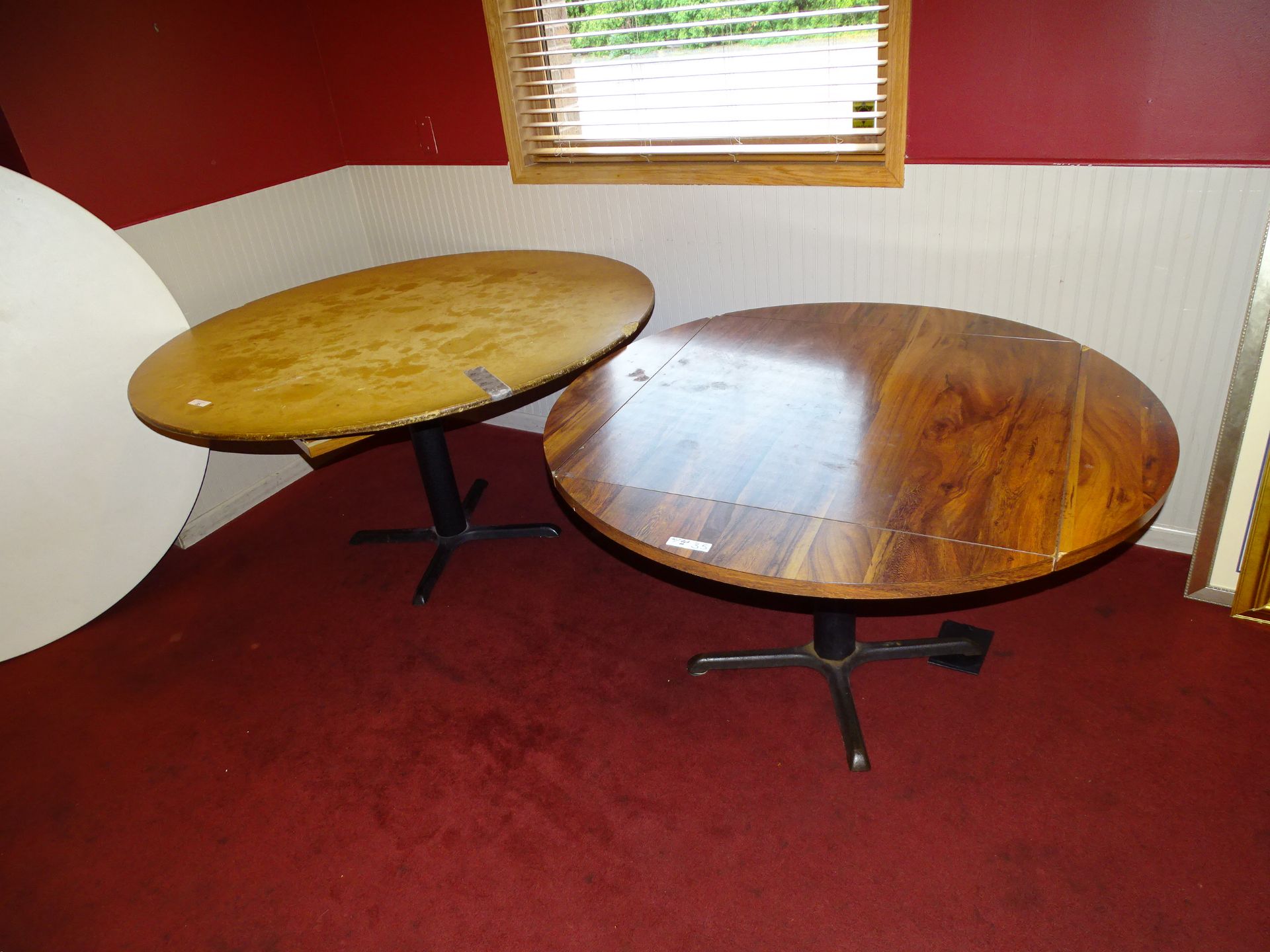 Assorted Ridig Base Round Tables